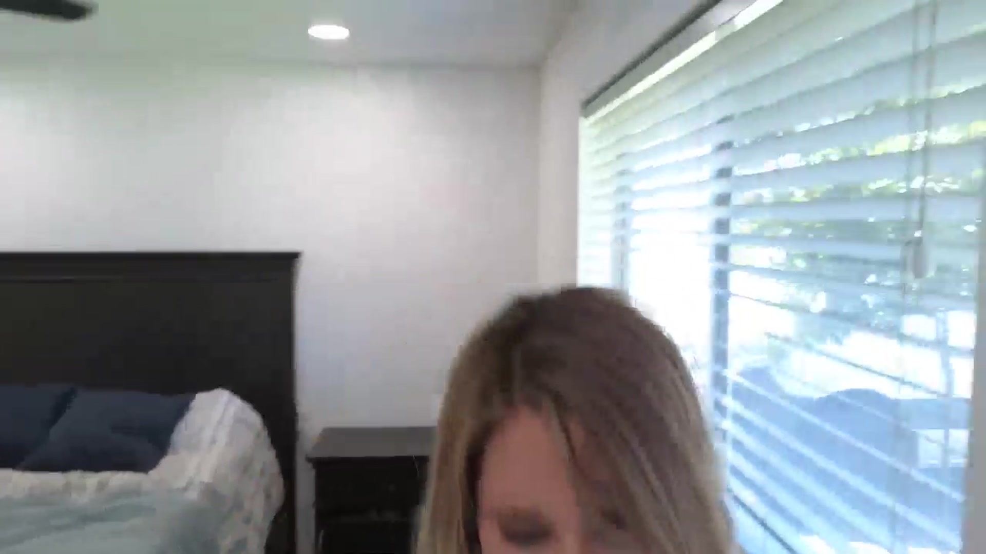 Gallery image thumbnail from blond_milf's myfreecams stream on, 06/18/2025, 22:31 image 13 of 20