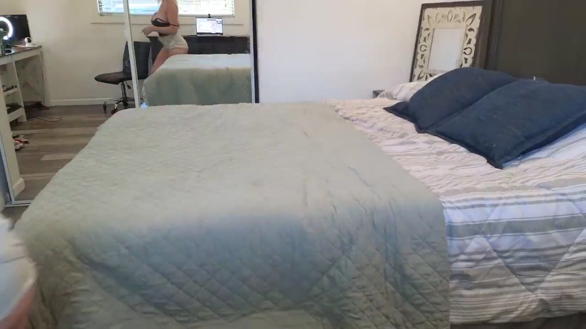 Gallery image thumbnail from blond_milf's myfreecams stream on, 06/20/2025, 24:26 image 6 of 20
