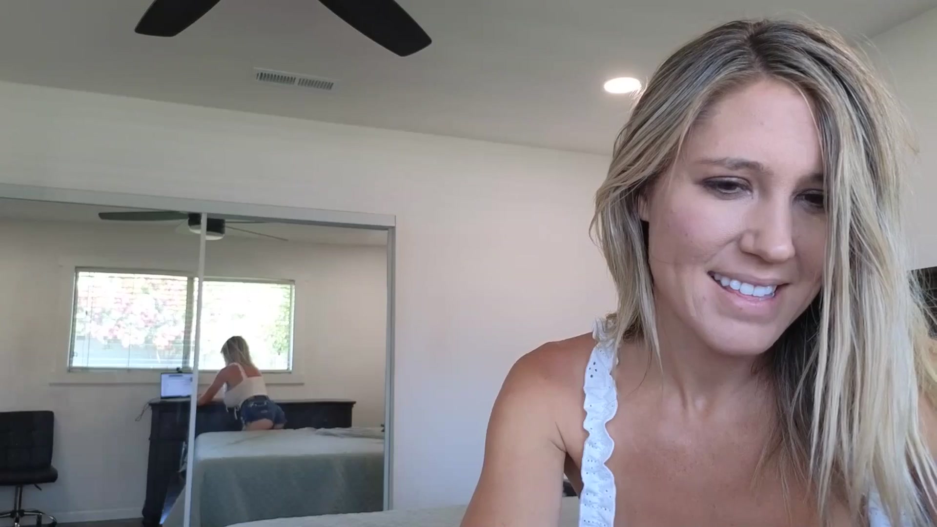 Gallery image thumbnail from blond_milf's myfreecams stream on, 06/23/2025, 20:46 image 15 of 20