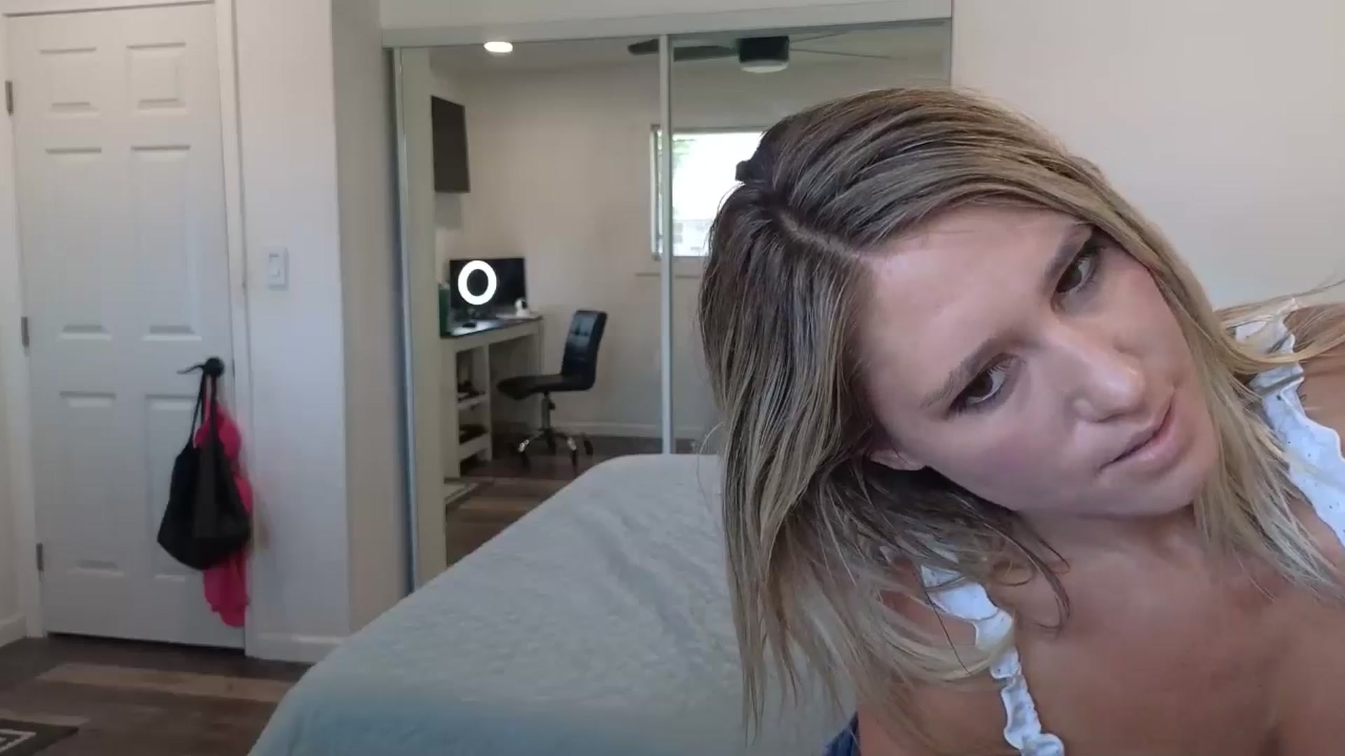 Gallery image thumbnail from blond_milf's myfreecams stream on, 06/23/2025, 20:46 image 10 of 20