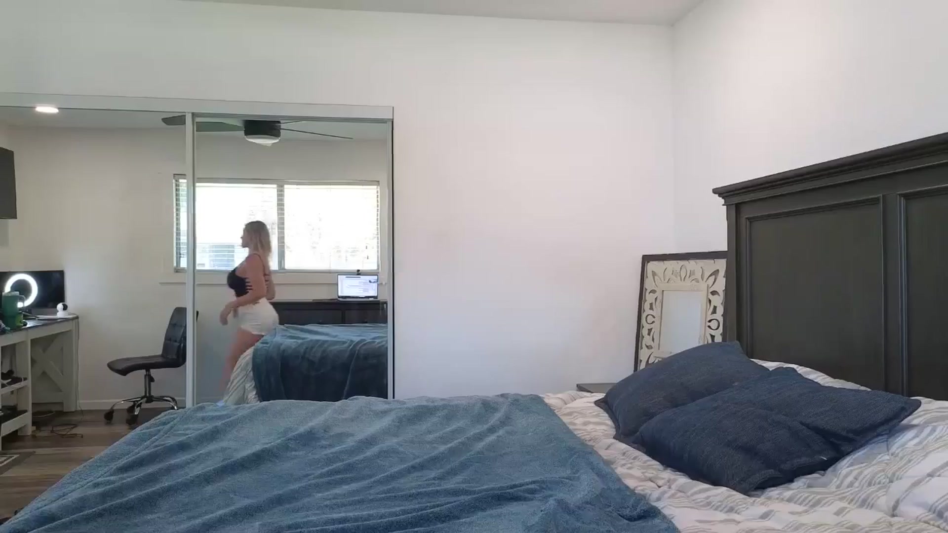 Gallery image thumbnail from blond_milf's myfreecams stream on, 06/24/2025, 20:07 image 19 of 20