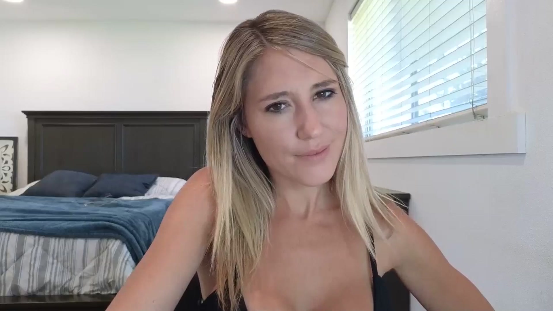 Gallery image thumbnail from blond_milf's myfreecams stream on, 06/24/2025, 20:45 image 3 of 20