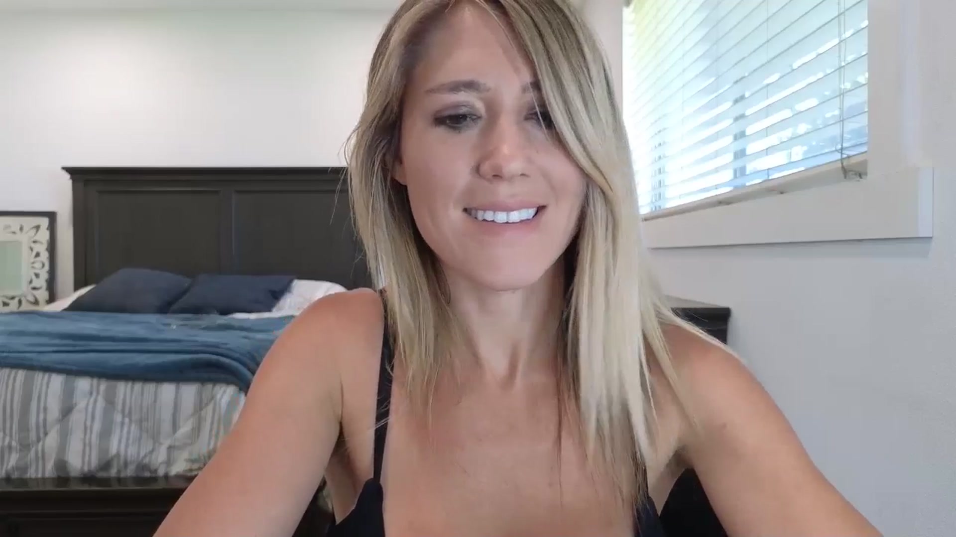 Gallery image thumbnail from blond_milf's myfreecams stream on, 06/24/2025, 20:45 image 16 of 20