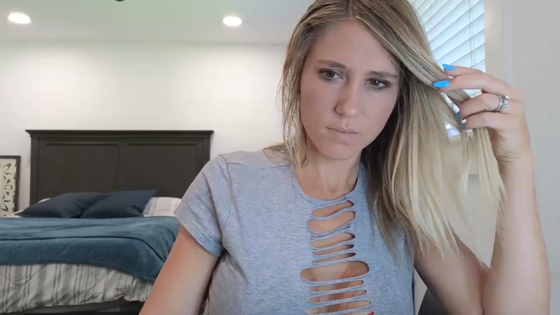 Gallery image thumbnail from blond_milf's myfreecams stream on, 06/25/2025, 20:33 image 10 of 20