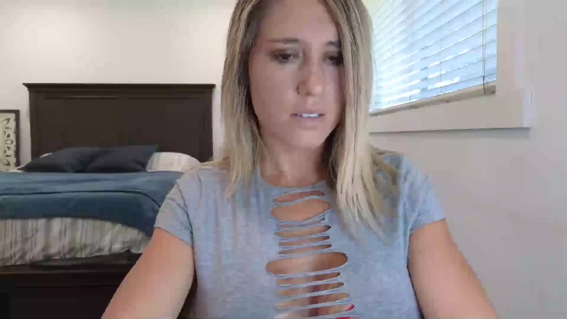 Gallery image thumbnail from blond_milf's myfreecams stream on, 06/25/2025, 20:33 image 2 of 20