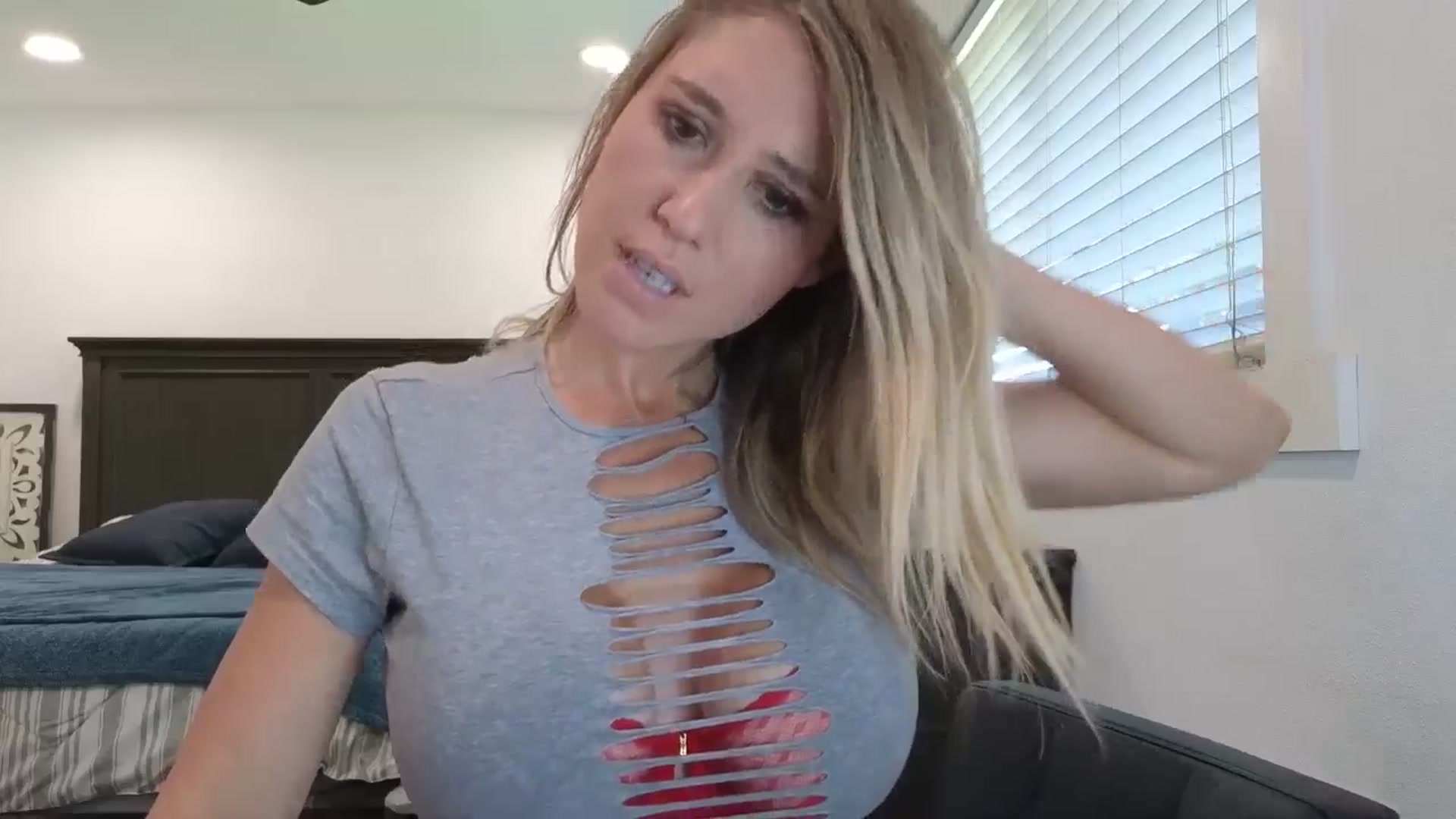 Gallery image thumbnail from blond_milf's myfreecams stream on, 06/25/2025, 20:33 image 8 of 20