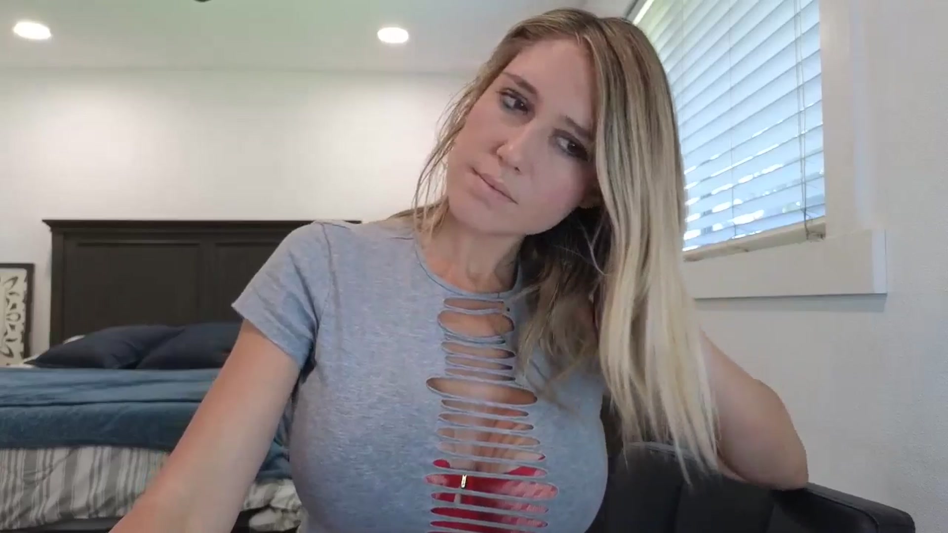 Gallery image thumbnail from blond_milf's myfreecams stream on, 06/25/2025, 20:33 image 9 of 20
