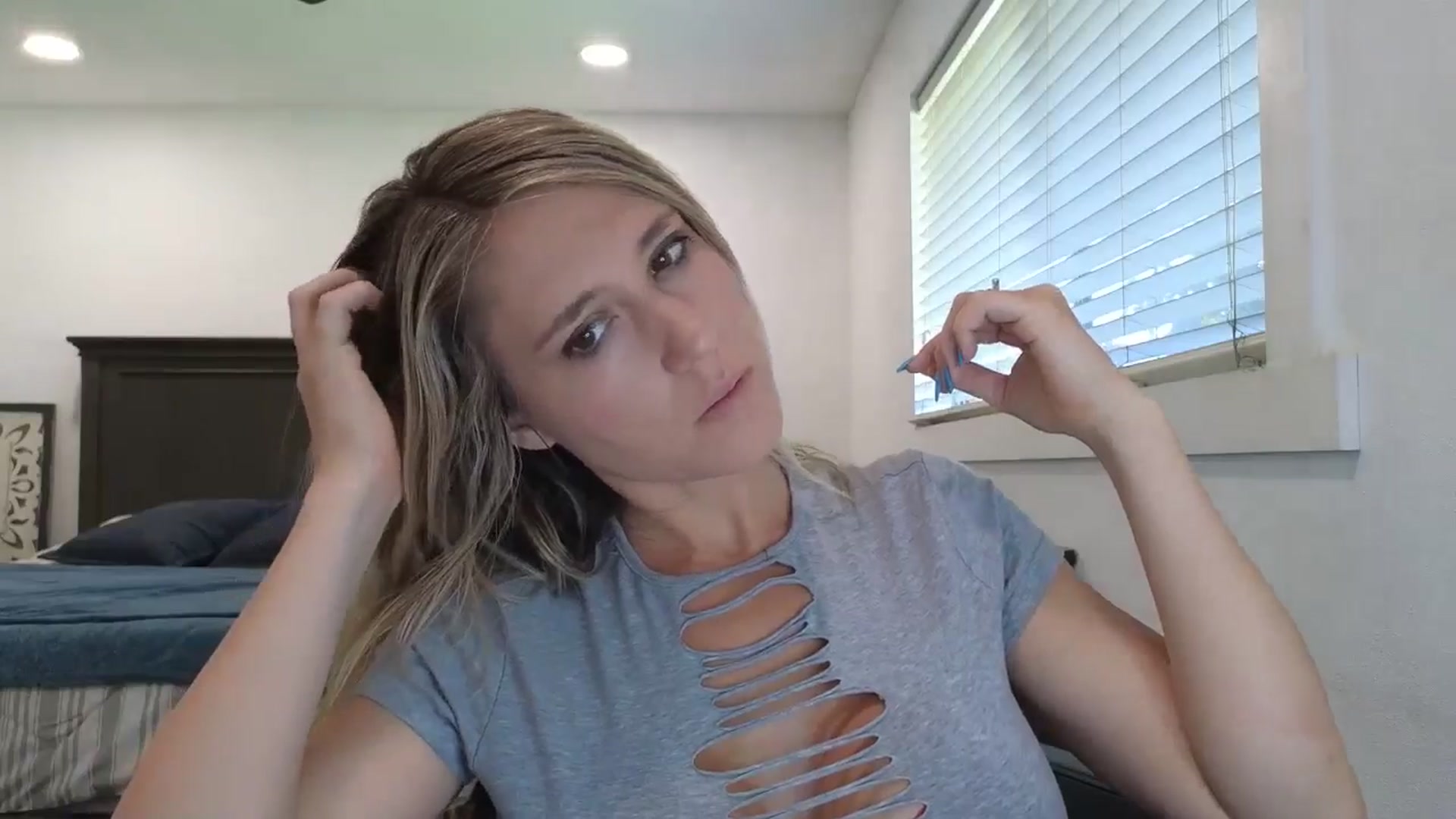 Gallery image thumbnail from blond_milf's myfreecams stream on, 06/25/2025, 20:33 image 12 of 20
