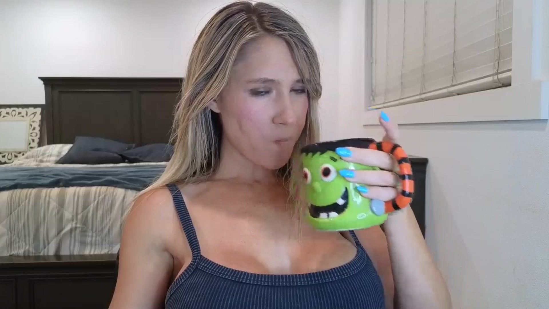 Gallery image thumbnail from blond_milf's myfreecams stream on, 07/09/2025, 05:03 image 2 of 20