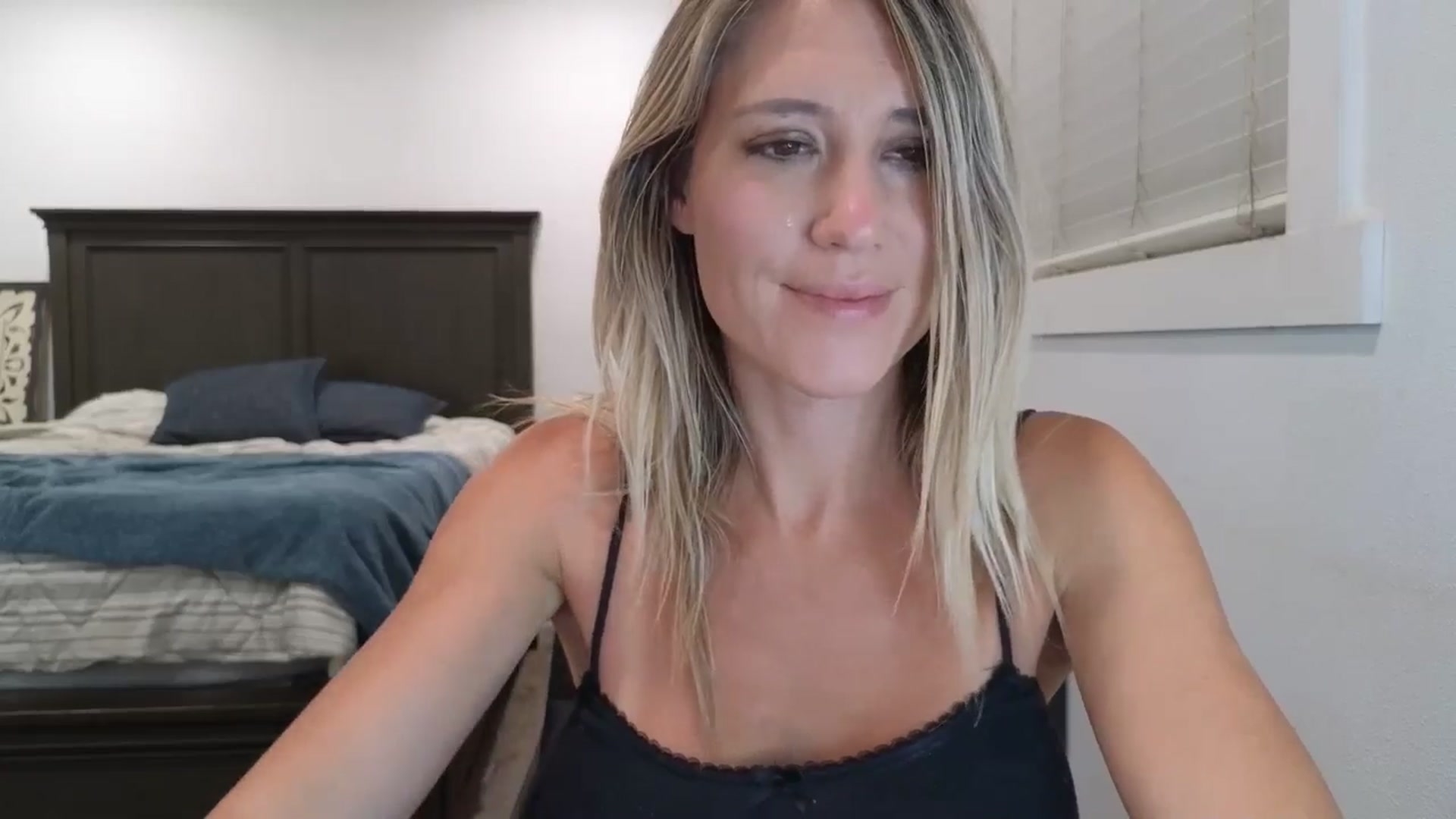 Gallery image thumbnail from blond_milf's myfreecams stream on, 07/15/2025, 04:59 image 13 of 20