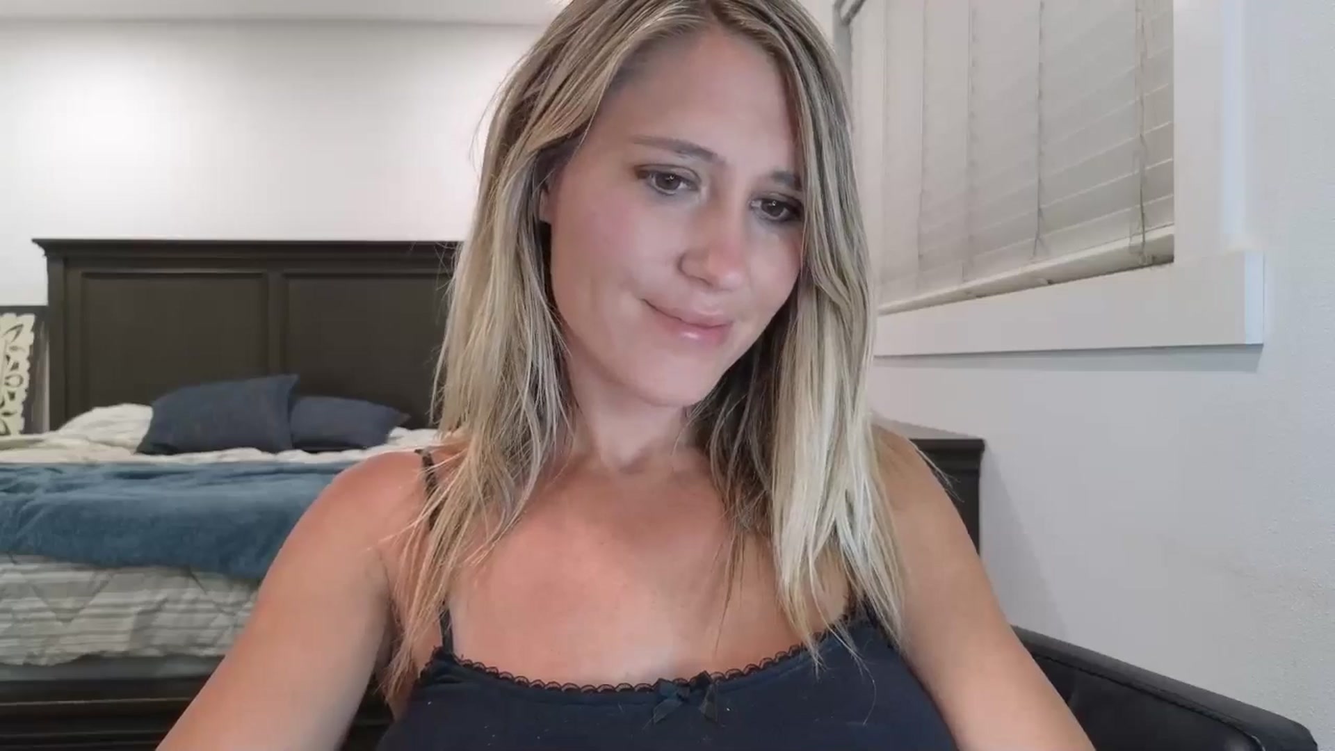 Gallery image thumbnail from blond_milf's myfreecams stream on, 07/15/2025, 04:59 image 17 of 20