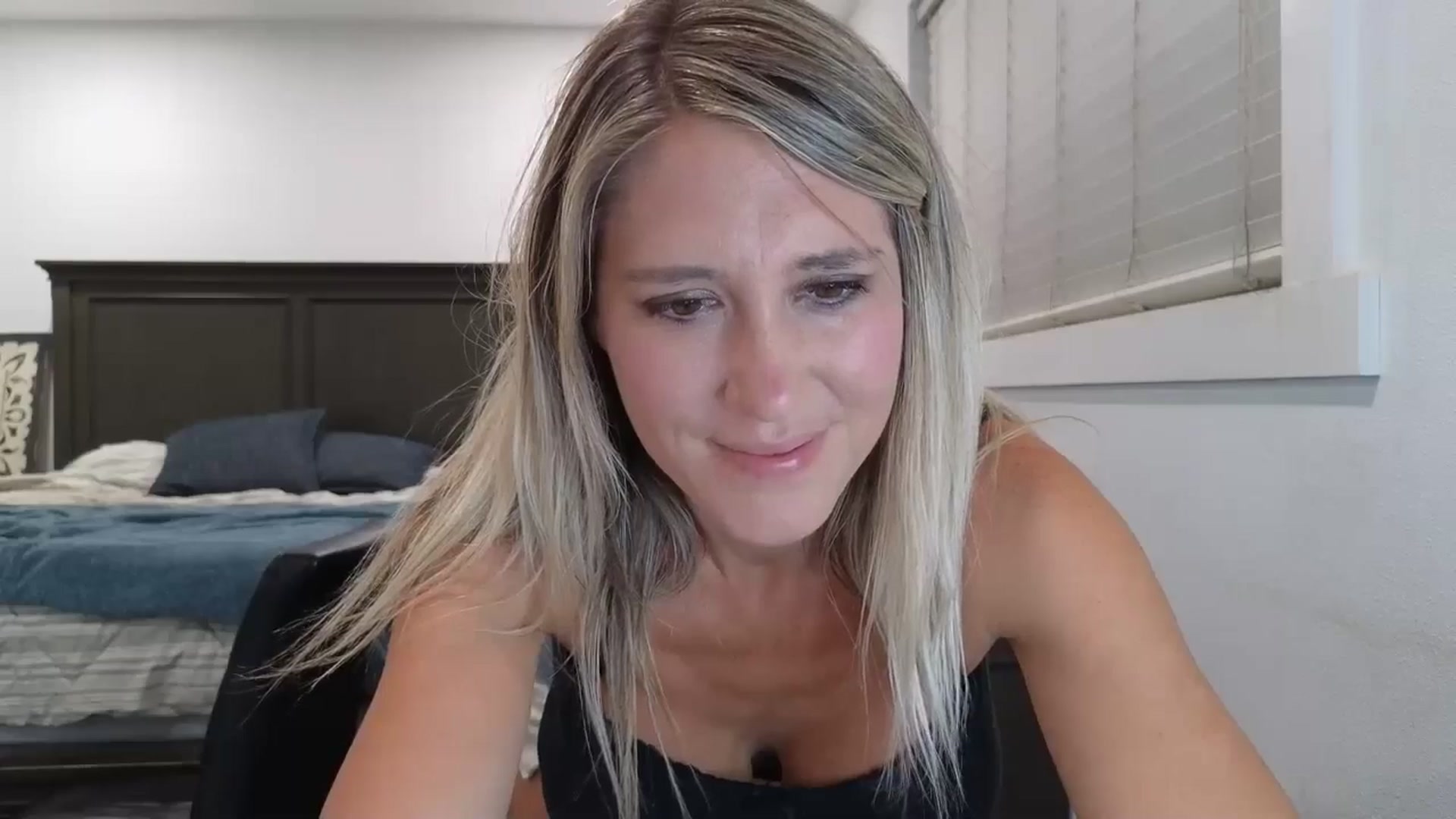 Gallery image thumbnail from blond_milf's myfreecams stream on, 07/15/2025, 04:59 image 15 of 20