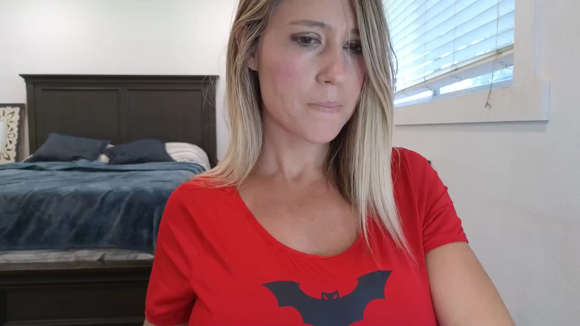 Gallery image thumbnail from blond_milf's myfreecams stream on, 07/18/2025, 21:32 image 18 of 20