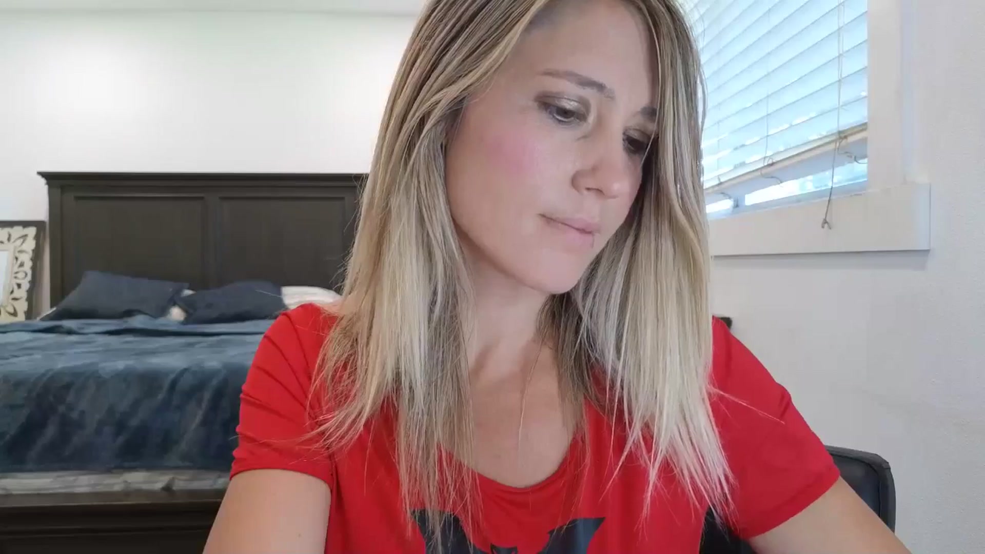Gallery image thumbnail from blond_milf's myfreecams stream on, 07/18/2025, 21:32 image 16 of 20