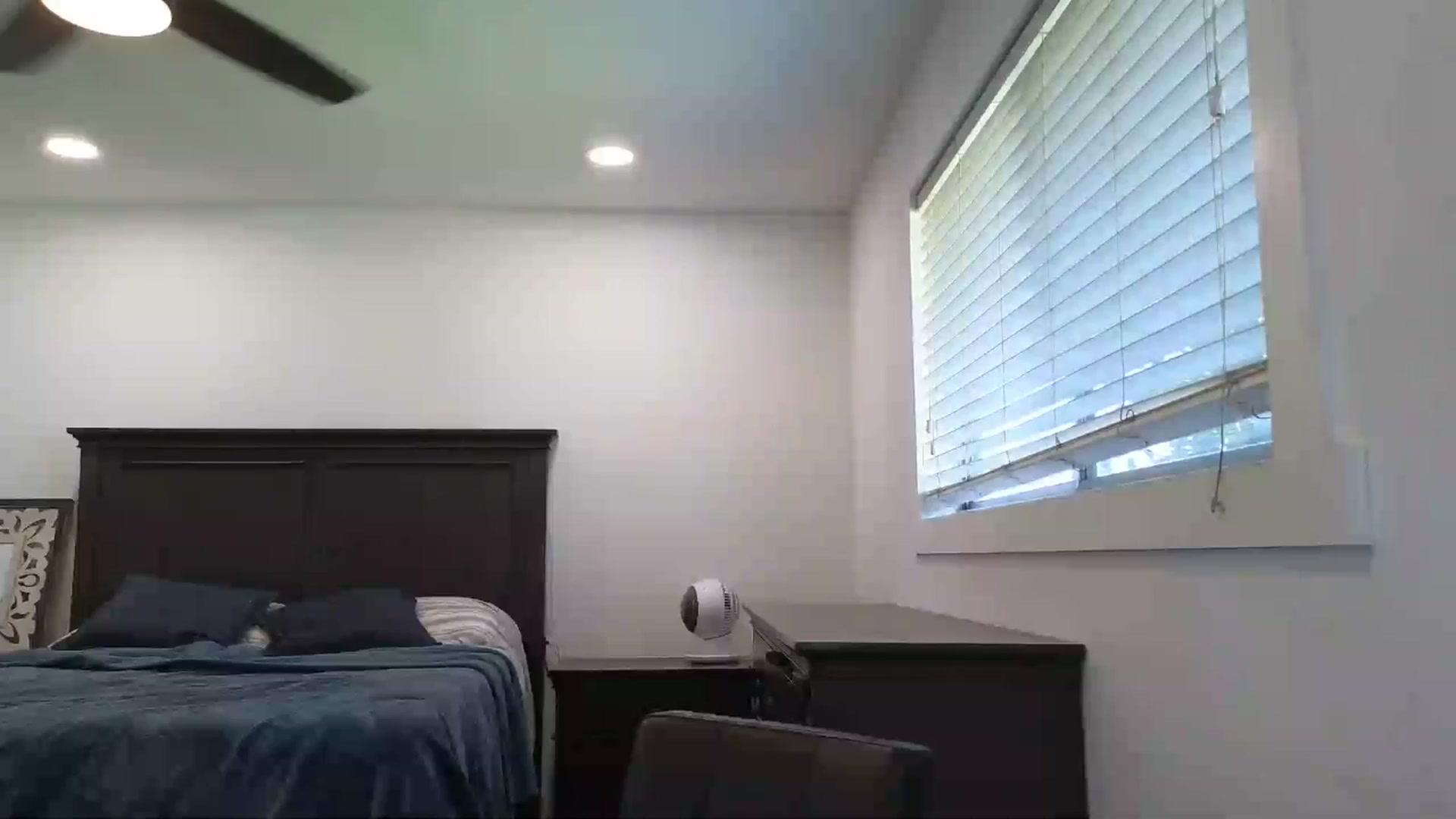 Gallery image thumbnail from blond_milf's myfreecams stream on, 07/18/2025, 21:32 image 12 of 20
