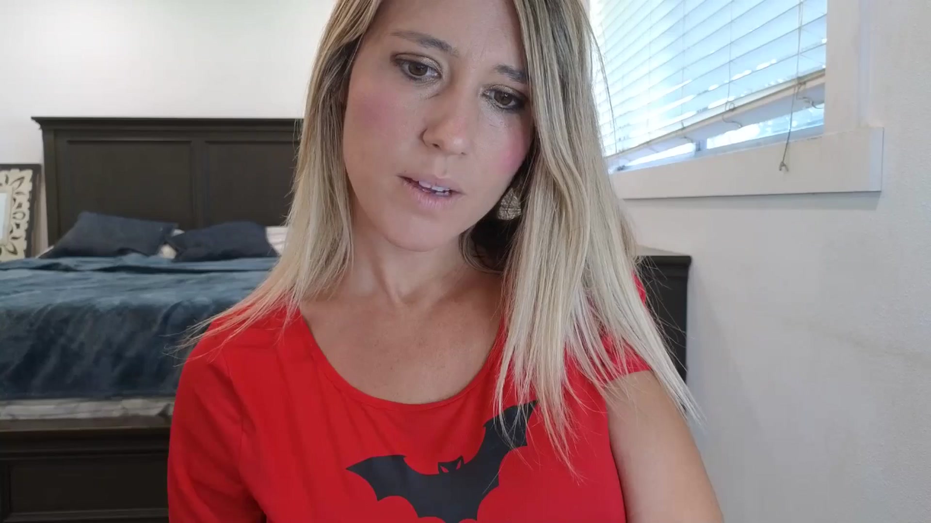 Gallery image thumbnail from blond_milf's myfreecams stream on, 07/18/2025, 21:32 image 7 of 20