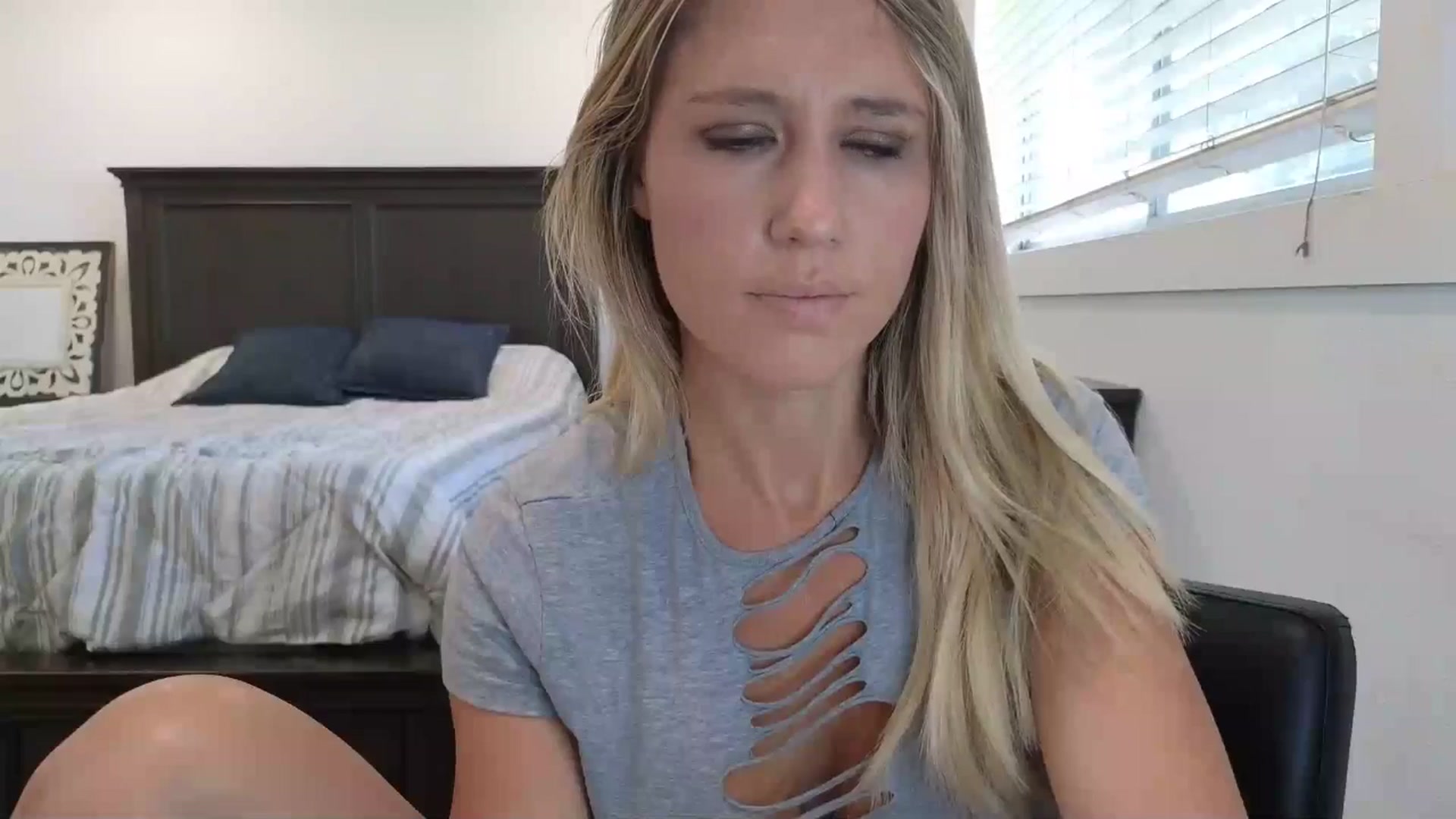 Gallery image thumbnail from blond_milf's myfreecams stream on, 07/22/2025, 23:31 image 8 of 20
