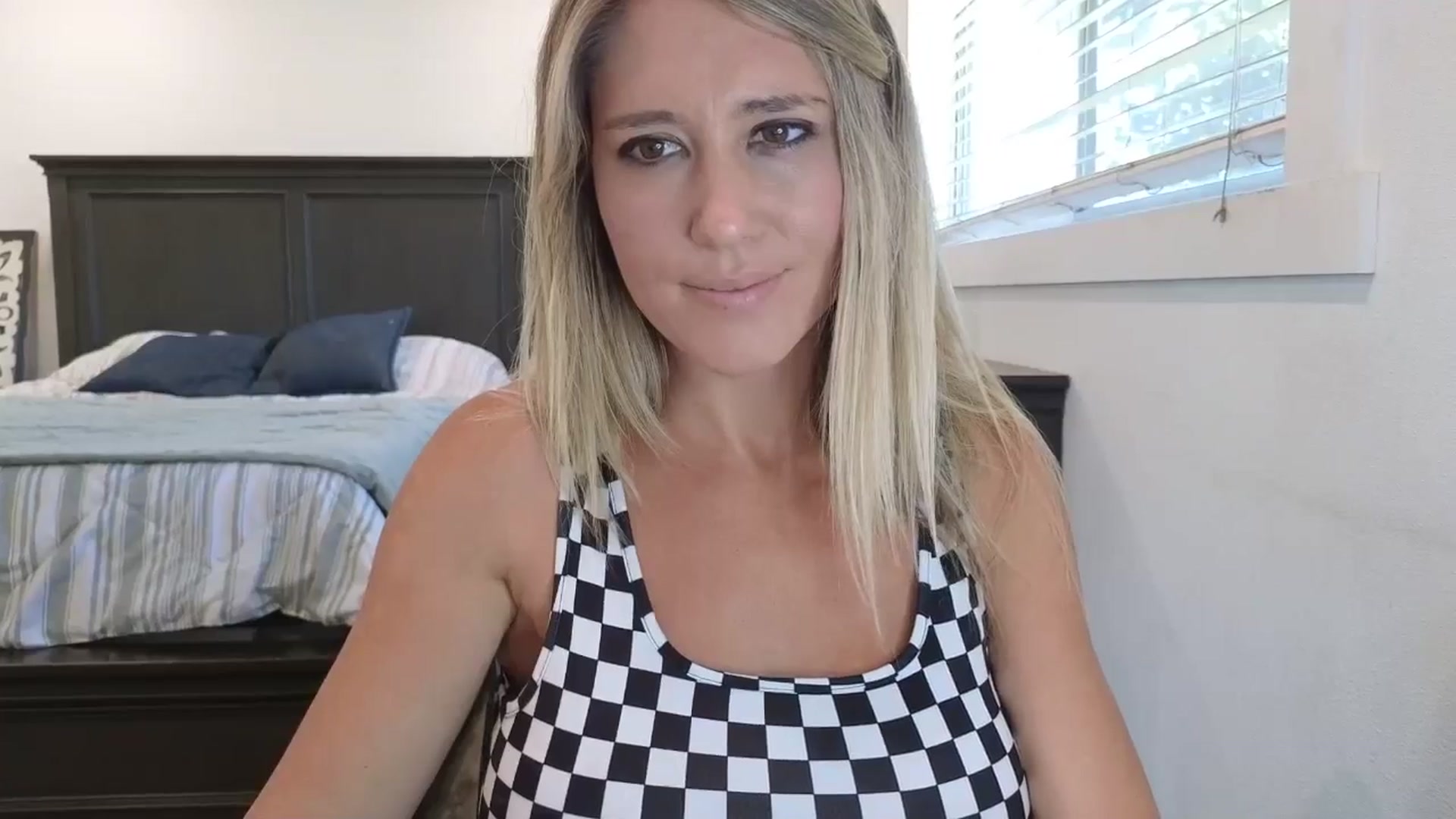 Gallery image thumbnail from blond_milf's myfreecams stream on, 07/23/2025, 21:08 image 18 of 20