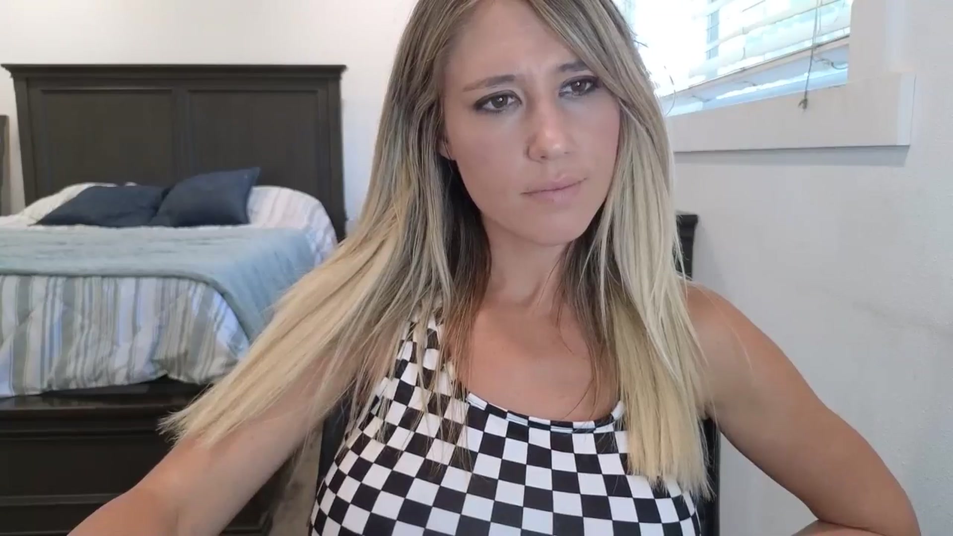 Gallery image thumbnail from blond_milf's myfreecams stream on, 07/23/2025, 22:33 image 16 of 20