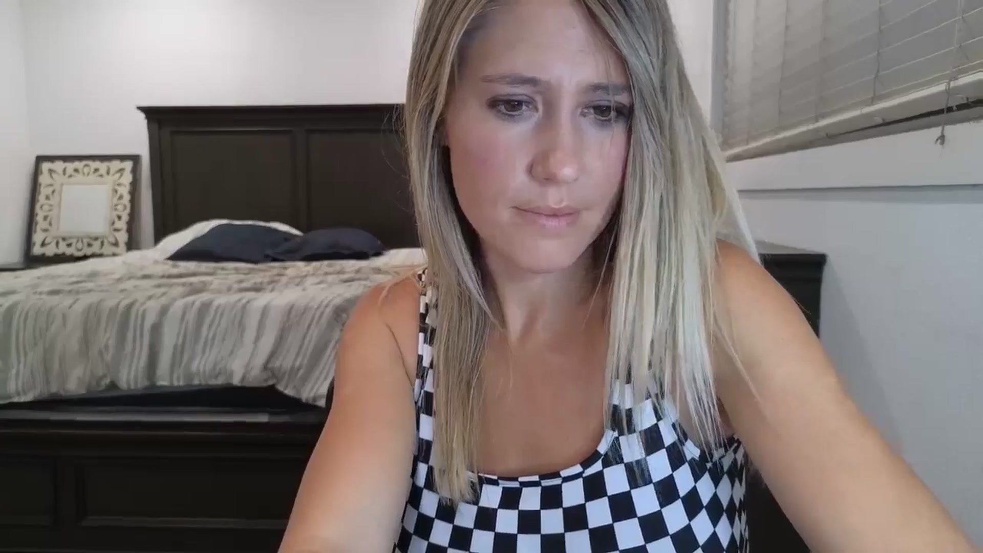 Gallery image thumbnail from blond_milf's myfreecams stream on, 07/24/2025, 07:31 image 12 of 20