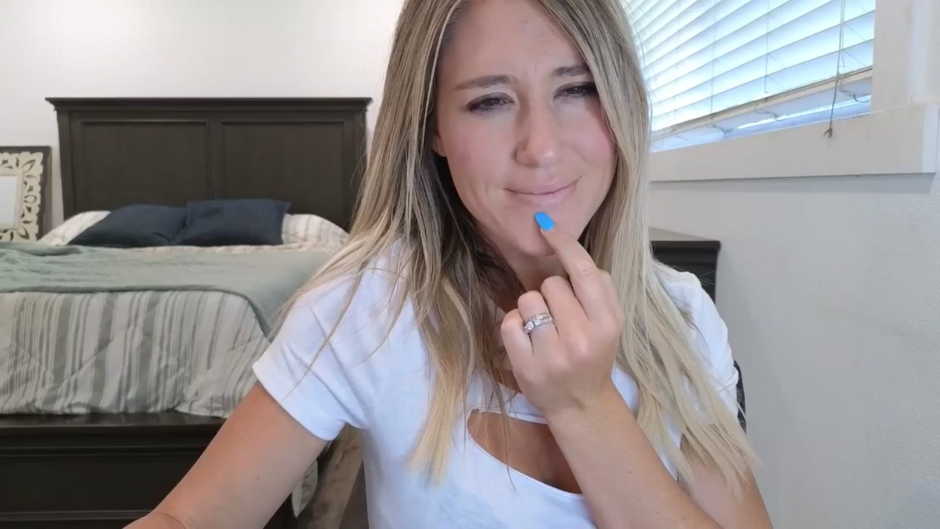 Gallery image thumbnail from blond_milf's myfreecams stream on, 07/24/2025, 20:52 image 2 of 20