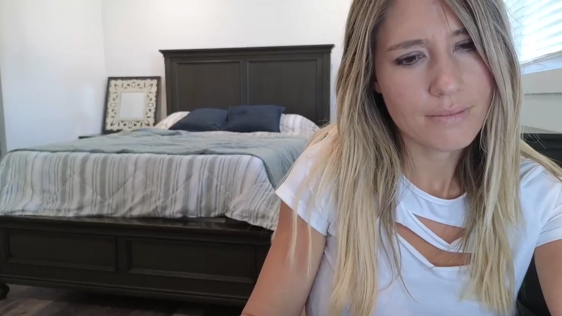 Gallery image thumbnail from blond_milf's myfreecams stream on, 07/24/2025, 22:24 image 19 of 20