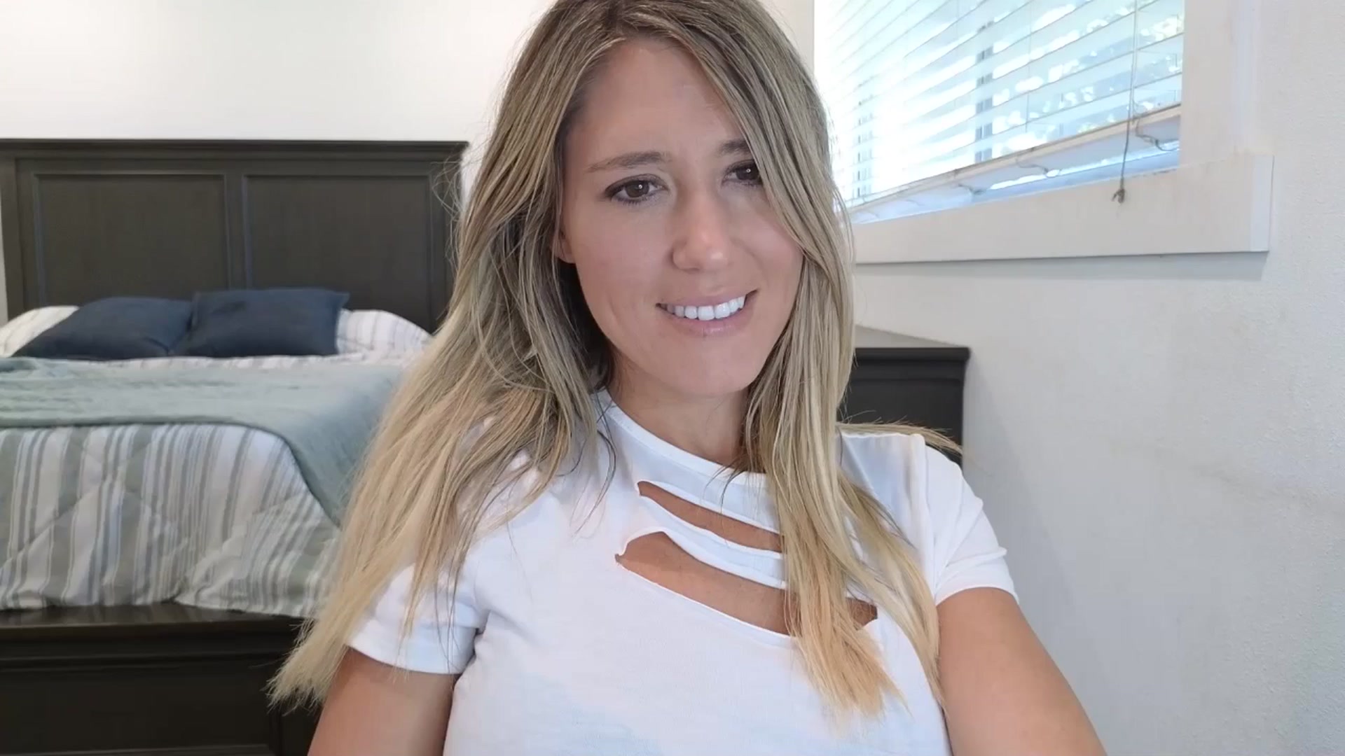Gallery image thumbnail from blond_milf's myfreecams stream on, 07/24/2025, 22:24 image 2 of 20
