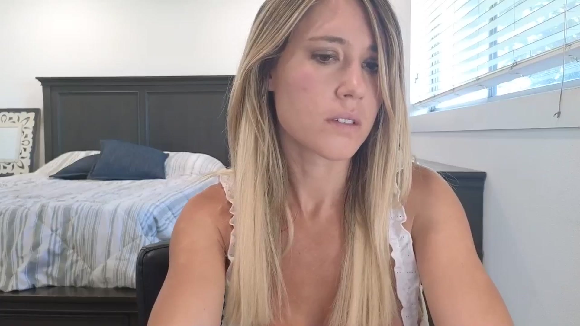 Gallery image thumbnail from blond_milf's myfreecams stream on, 08/01/2025, 21:14 image 11 of 20