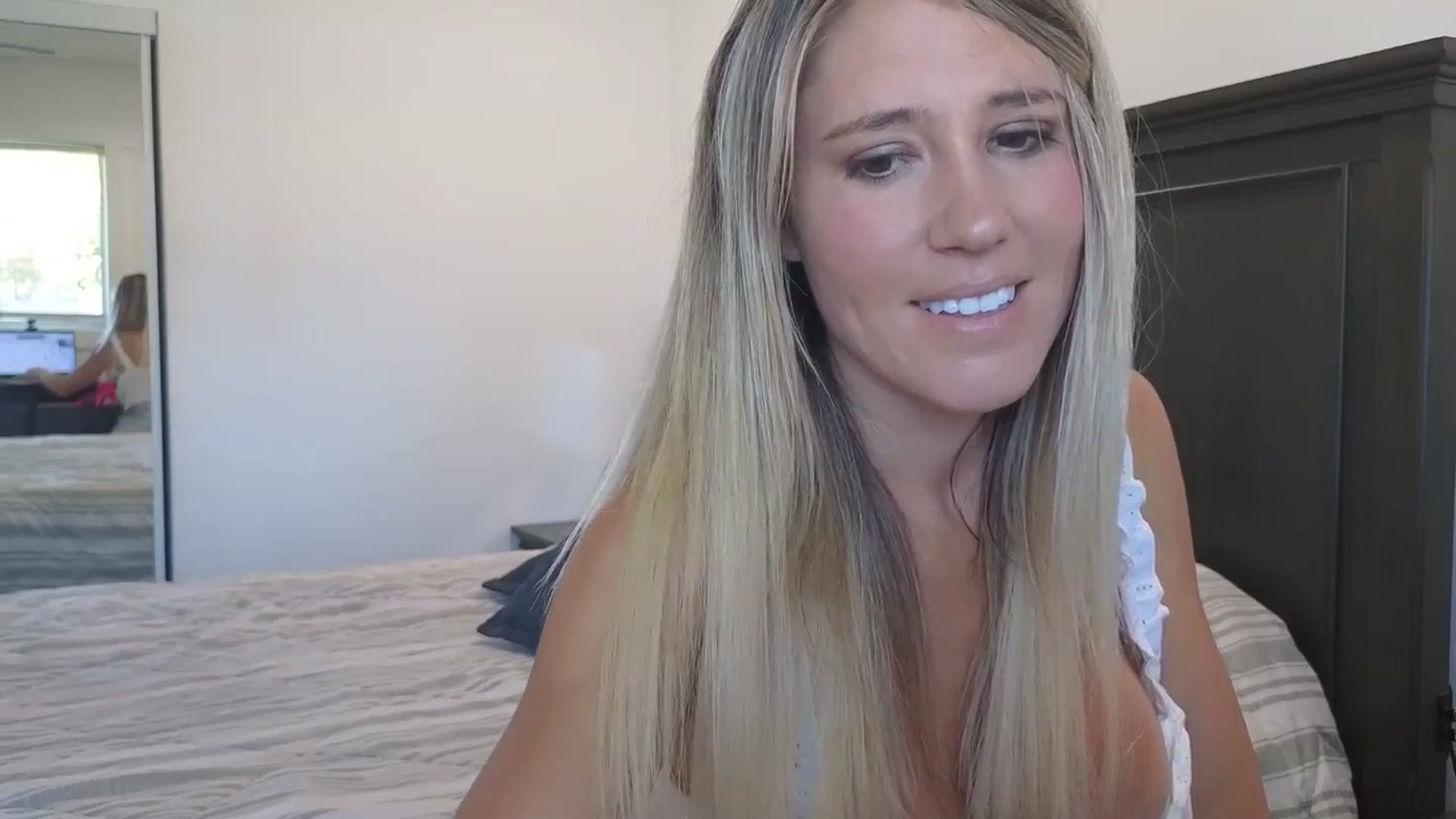 Gallery image thumbnail from blond_milf's myfreecams stream on, 08/01/2025, 21:14 image 10 of 20