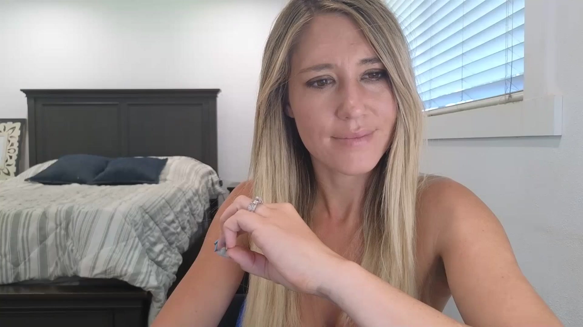 Gallery image thumbnail from blond_milf's myfreecams stream on, 08/04/2025, 20:42 image 8 of 20