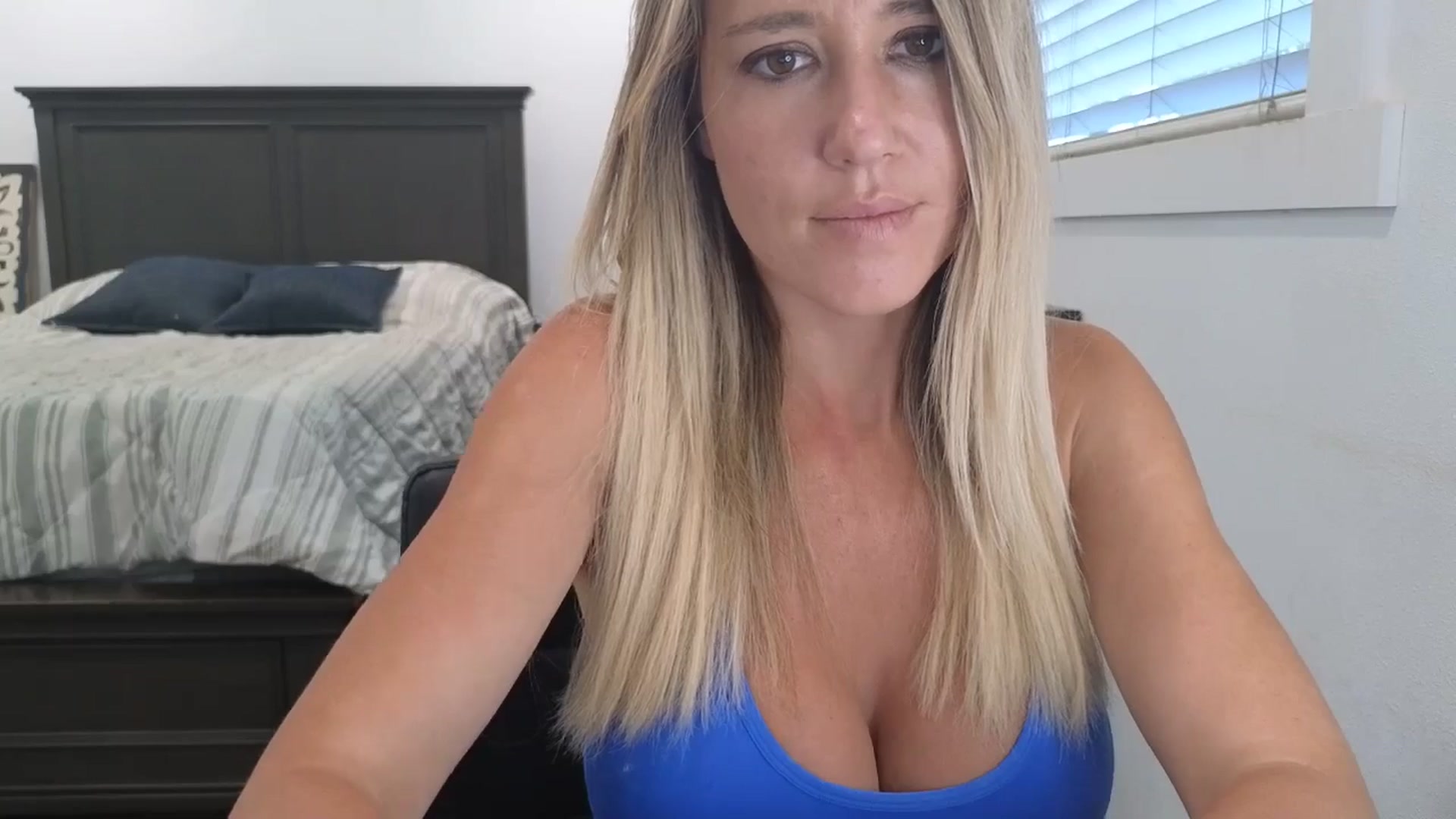 Gallery image thumbnail from blond_milf's myfreecams stream on, 08/04/2025, 20:42 image 10 of 20