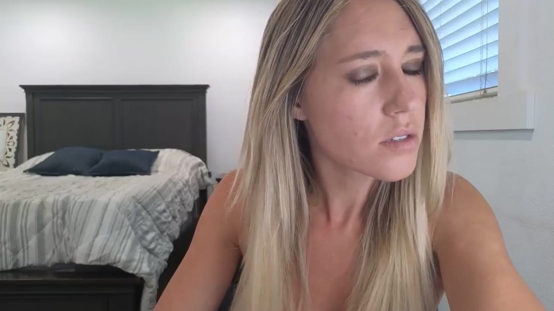 Gallery image thumbnail from blond_milf's myfreecams stream on, 08/04/2025, 20:42 image 5 of 20