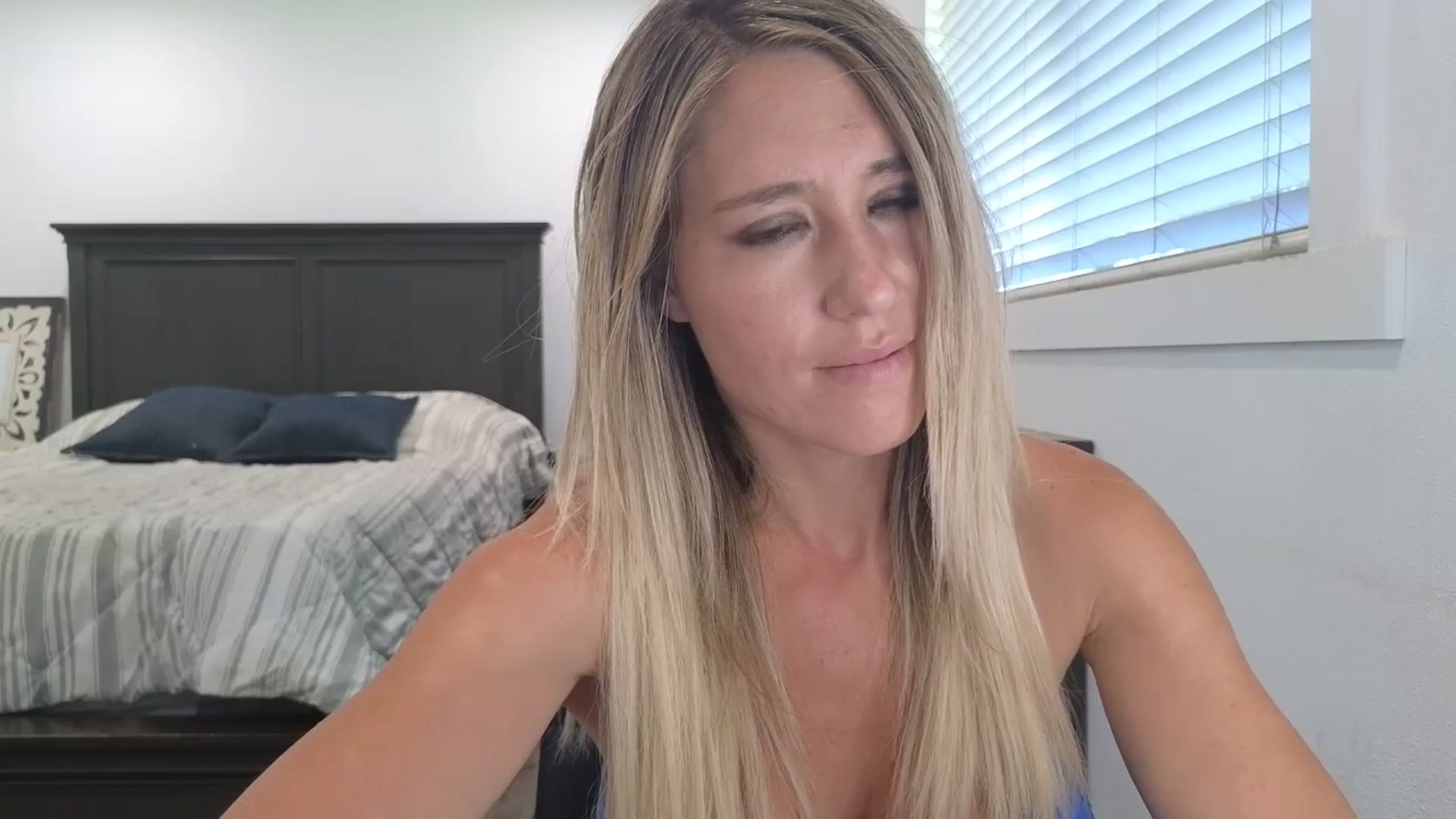 Gallery image thumbnail from blond_milf's myfreecams stream on, 08/04/2025, 20:42 image 6 of 20
