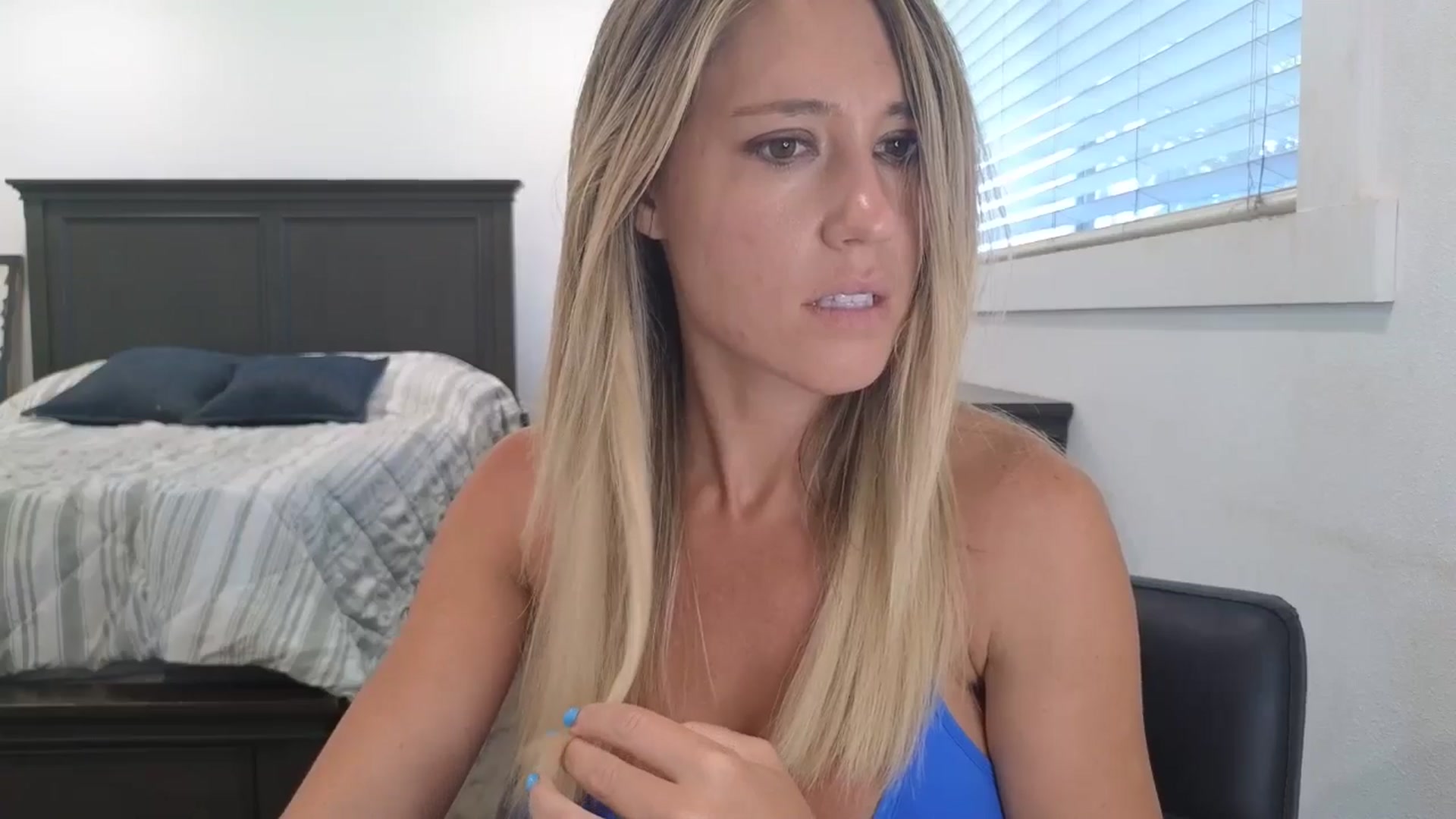 Gallery image thumbnail from blond_milf's myfreecams stream on, 08/04/2025, 21:15 image 13 of 20