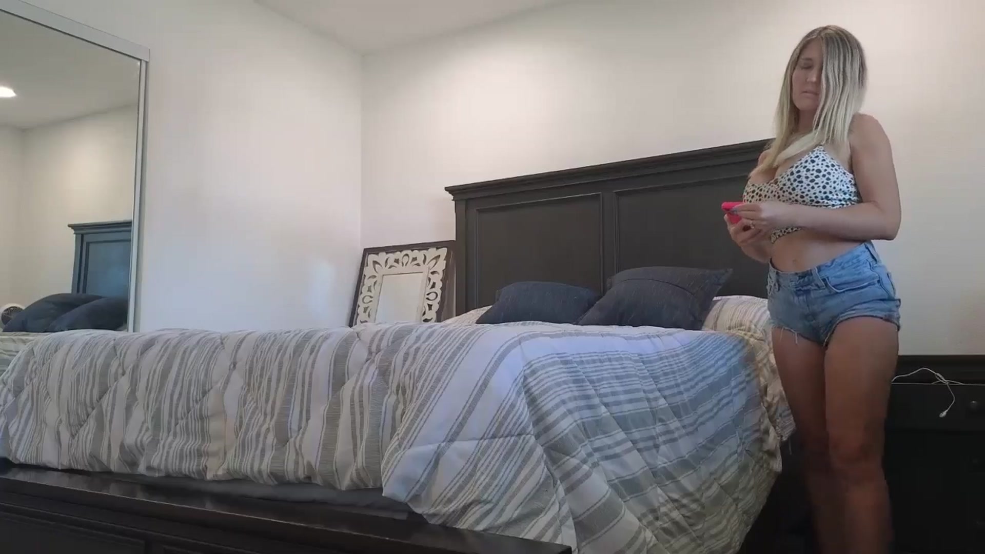 Gallery image thumbnail from blond_milf's myfreecams stream on, 08/06/2025, 23:48 image 11 of 20