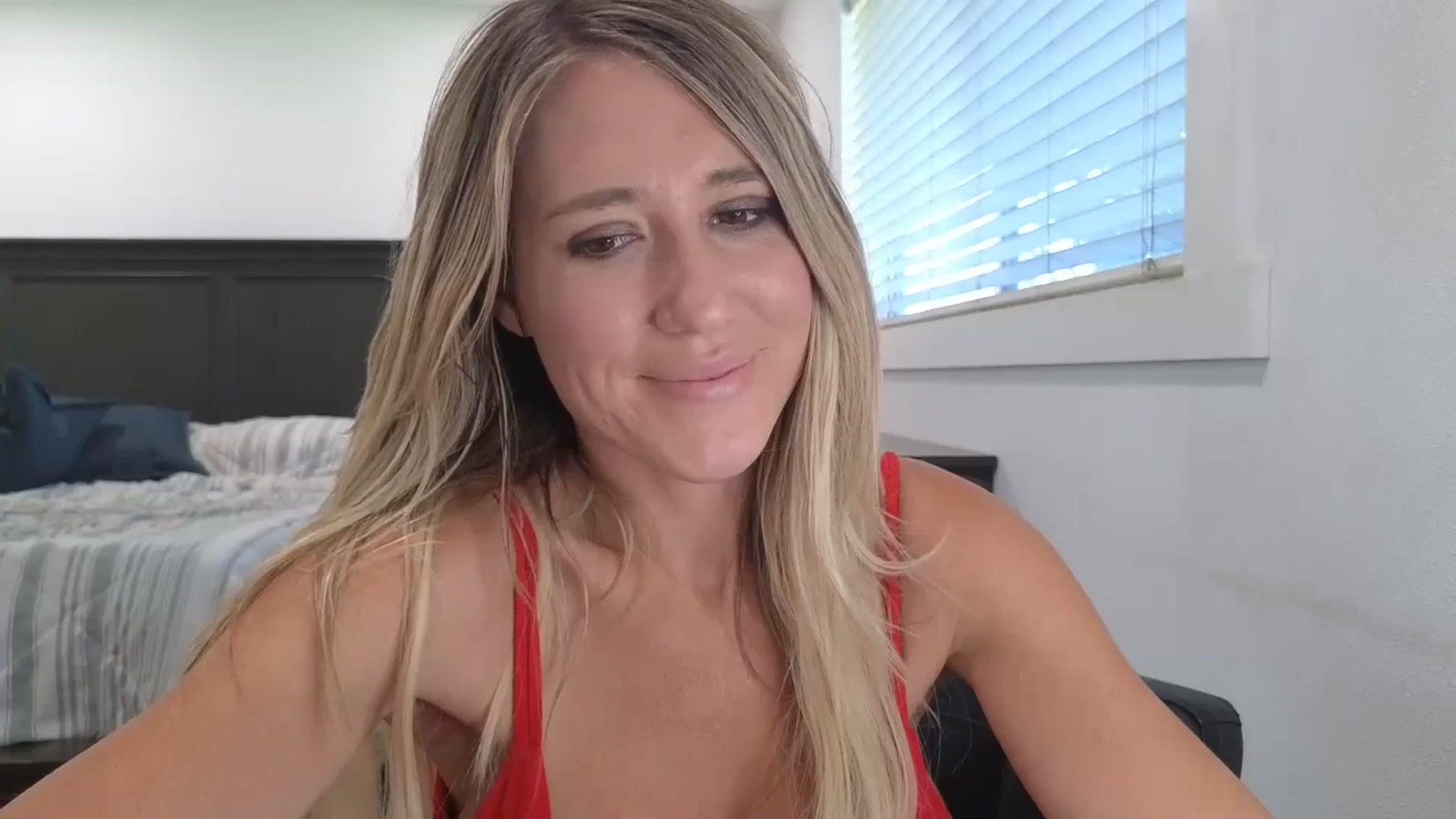 Gallery image thumbnail from blond_milf's myfreecams stream on, 08/07/2025, 20:42 image 9 of 20