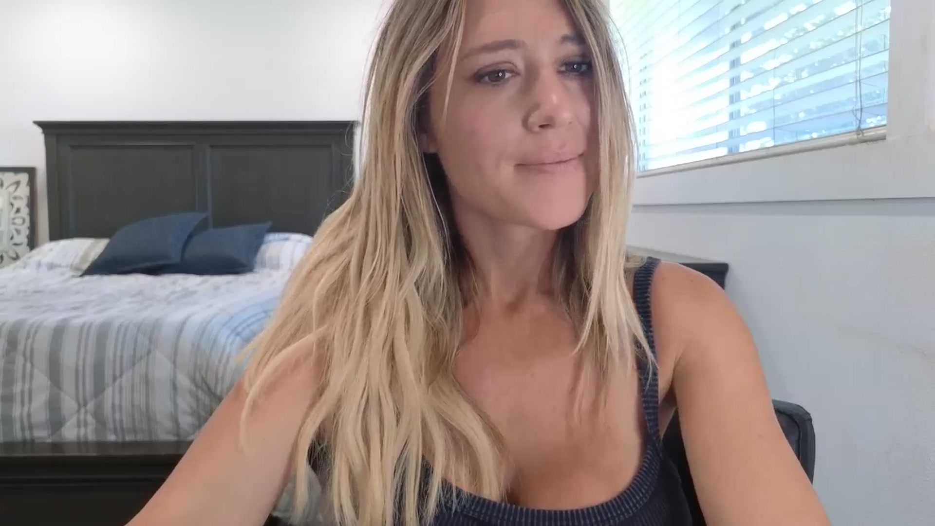 Gallery image thumbnail from blond_milf's myfreecams stream on, 08/11/2025, 18:01 image 9 of 20