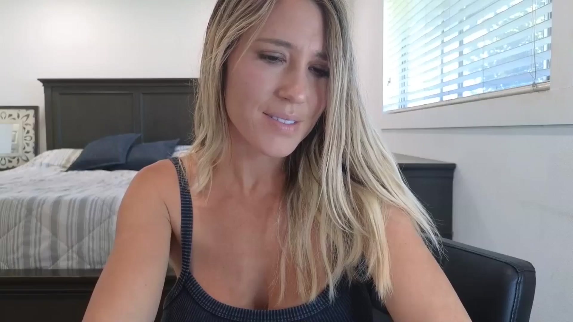 Gallery image thumbnail from blond_milf's myfreecams stream on, 08/11/2025, 20:10 image 11 of 20