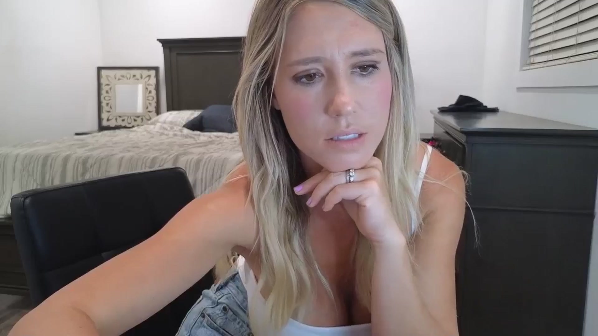 Gallery image thumbnail from blond_milf's myfreecams stream on, 08/12/2025, 07:15 image 4 of 20