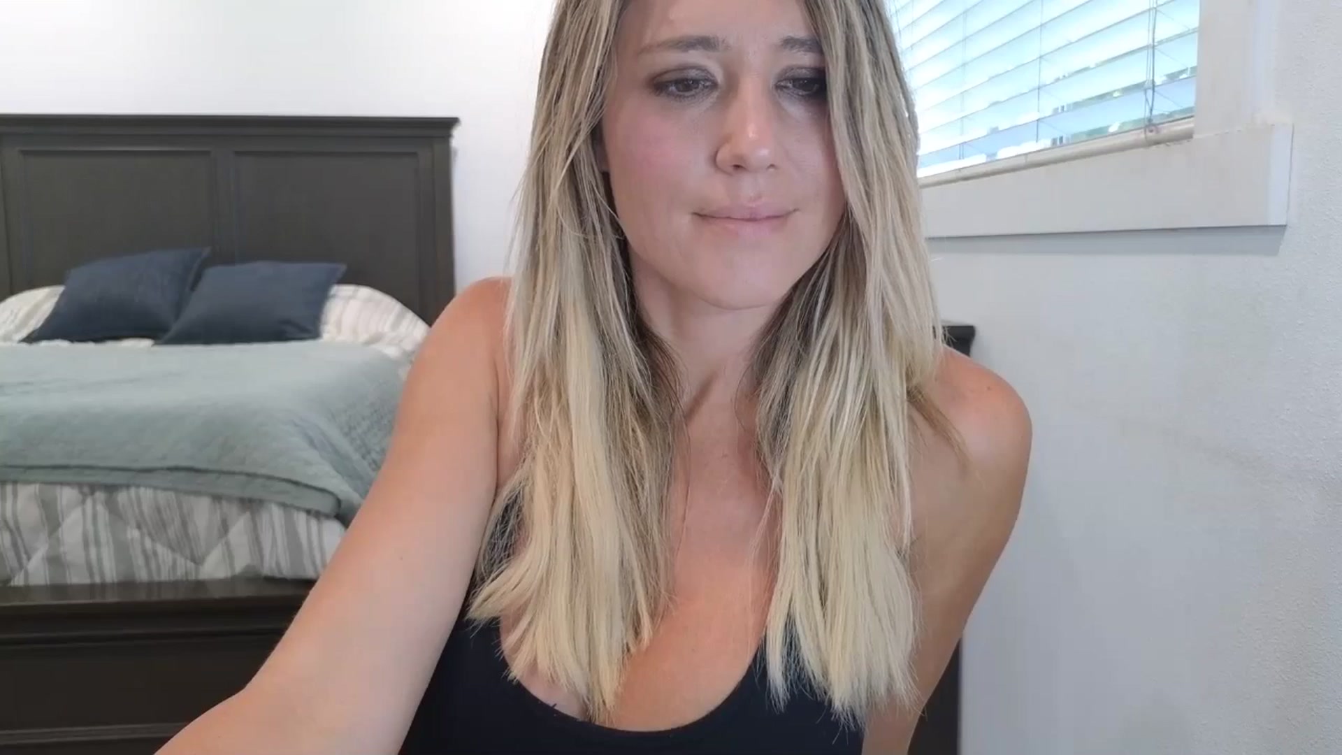 Gallery image thumbnail from blond_milf's myfreecams stream on, 08/12/2025, 20:37 image 11 of 20