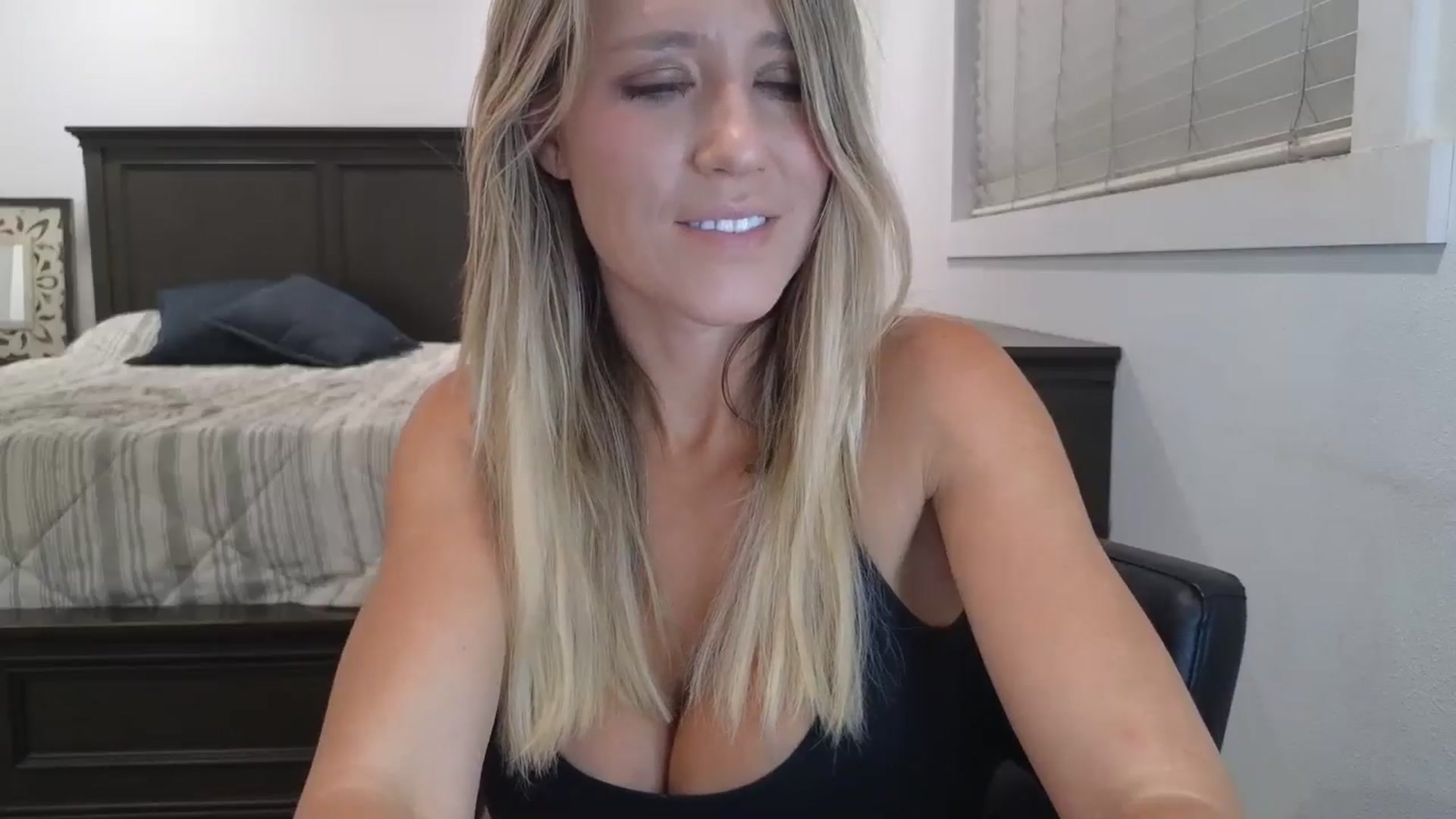 Gallery image thumbnail from blond_milf's myfreecams stream on, 08/13/2025, 05:21 image 3 of 20