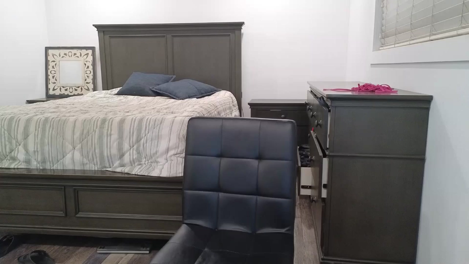 Gallery image thumbnail from blond_milf's myfreecams stream on, 08/14/2025, 05:31 image 17 of 20