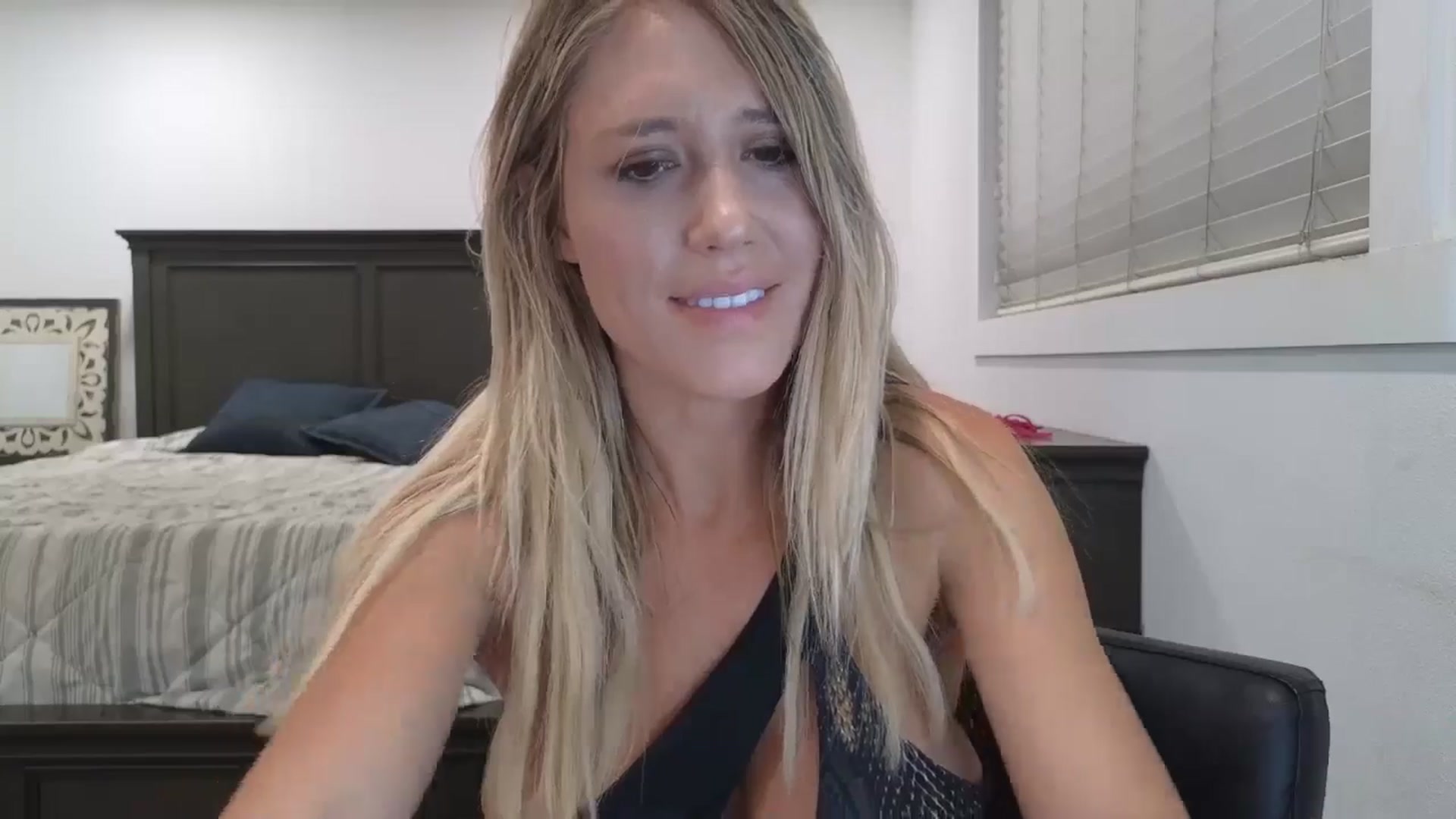 Gallery image thumbnail from blond_milf's myfreecams stream on, 08/14/2025, 05:31 image 6 of 20