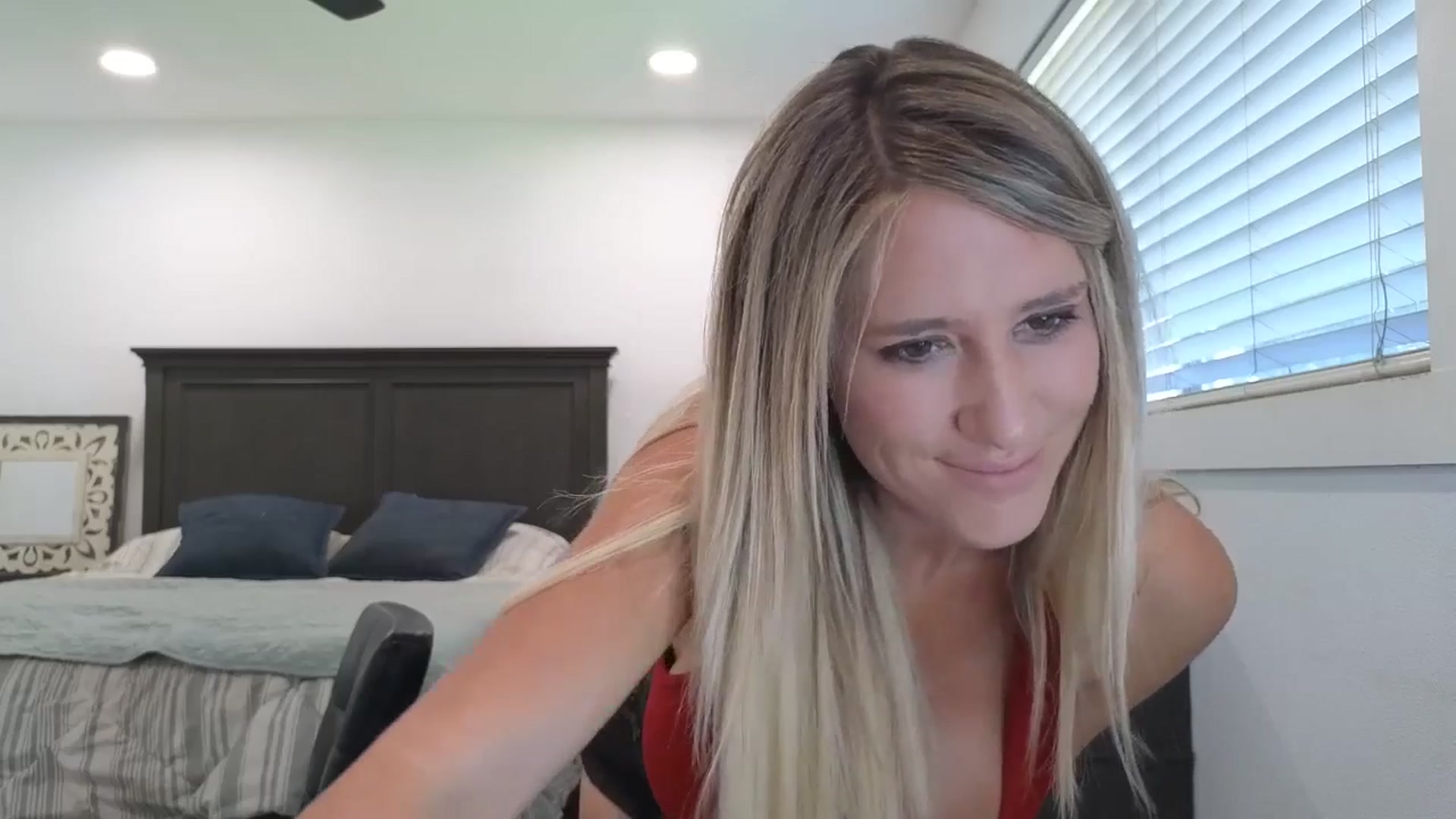 Gallery image thumbnail from blond_milf's myfreecams stream on, 08/14/2025, 22:06 image 3 of 20