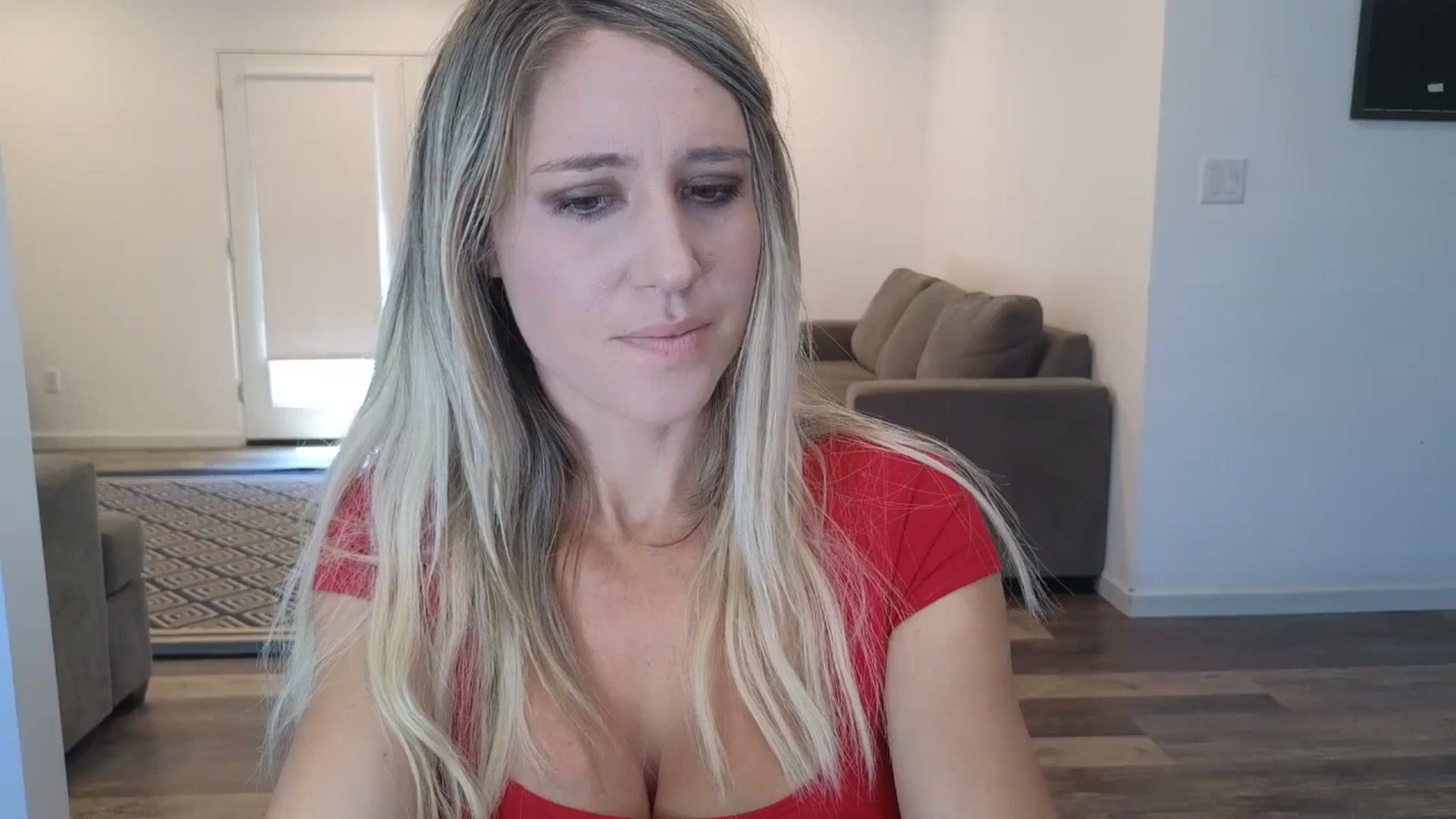 Gallery image thumbnail from blond_milf's myfreecams stream on, 08/15/2025, 19:19 image 3 of 20