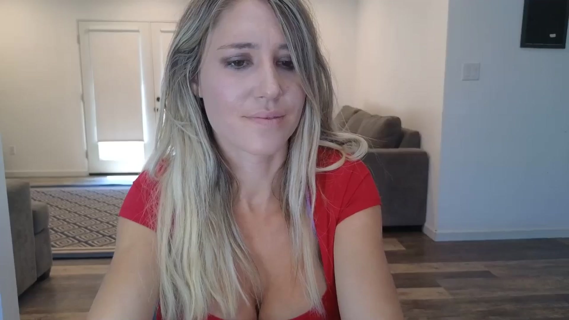Gallery image thumbnail from blond_milf's myfreecams stream on, 08/15/2025, 19:19 image 12 of 20