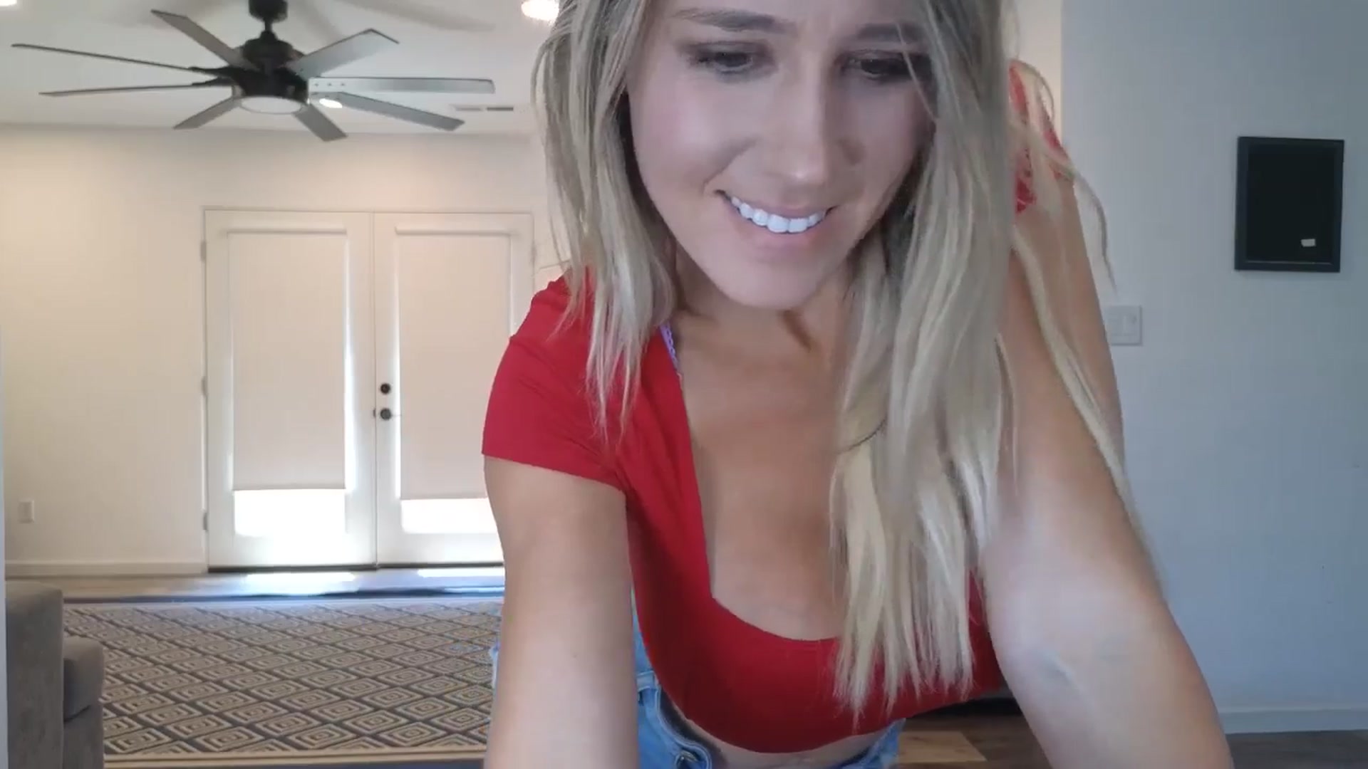 Gallery image thumbnail from blond_milf's myfreecams stream on, 08/15/2025, 19:19 image 19 of 20