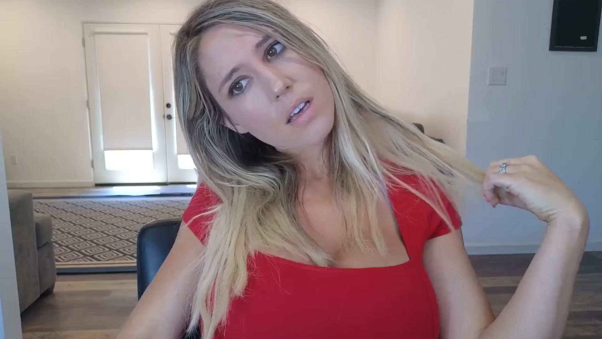 Gallery image thumbnail from blond_milf's myfreecams stream on, 08/15/2025, 19:19 image 14 of 20