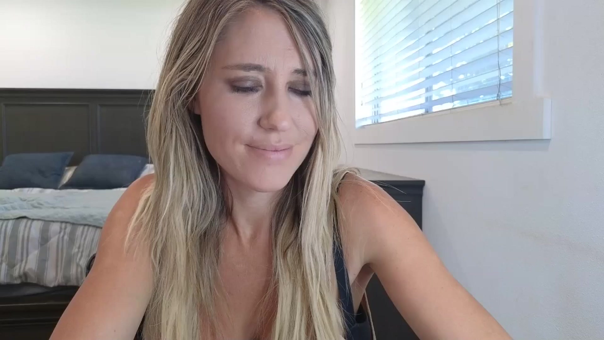 Gallery image thumbnail from blond_milf's myfreecams stream on, 08/15/2025, 23:02 image 4 of 20