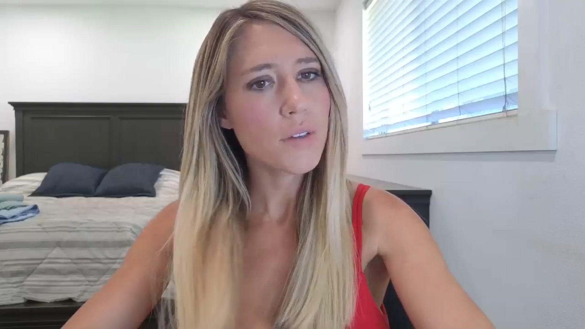 Gallery image thumbnail from blond_milf's myfreecams stream on, 08/17/2025, 22:24 image 3 of 20